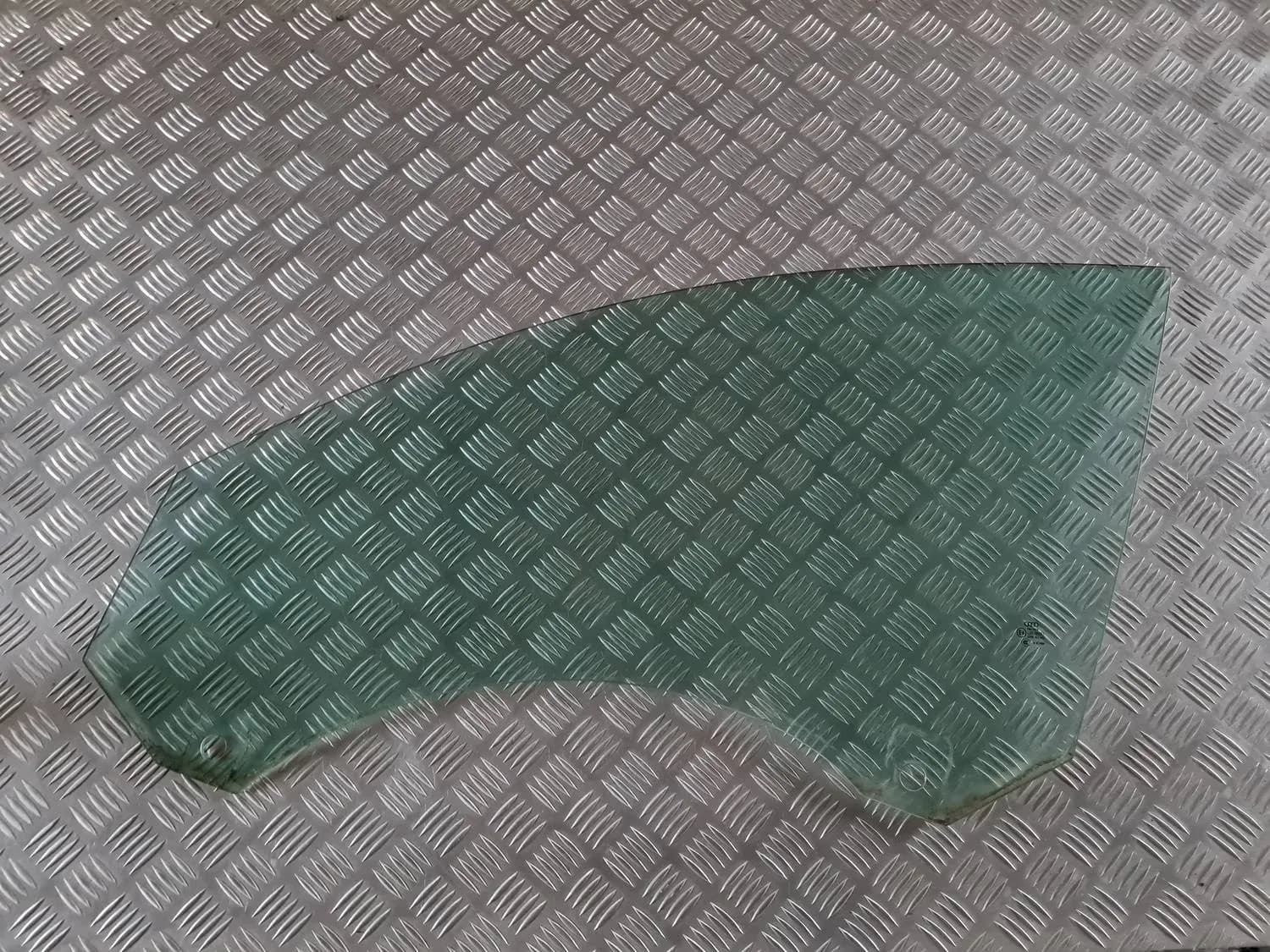 Vitre de la porte avant gauche AUDI A6 2008