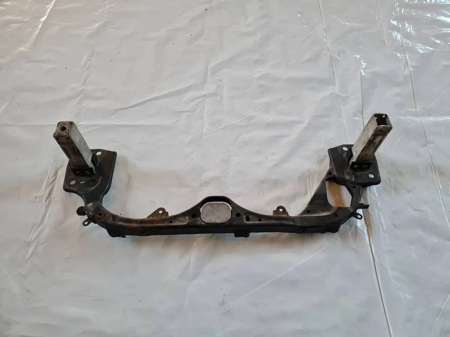 Traverse avant de radiateur AUDI A6 2008