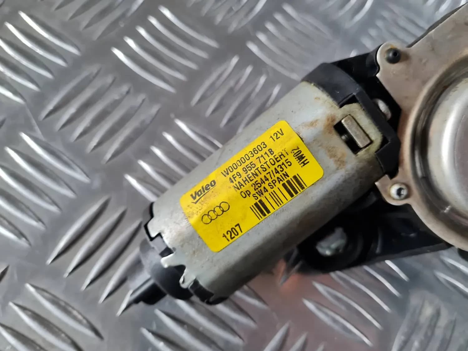 Moteur d'essuie-glace arrière AUDI A6 2008 - foto 4