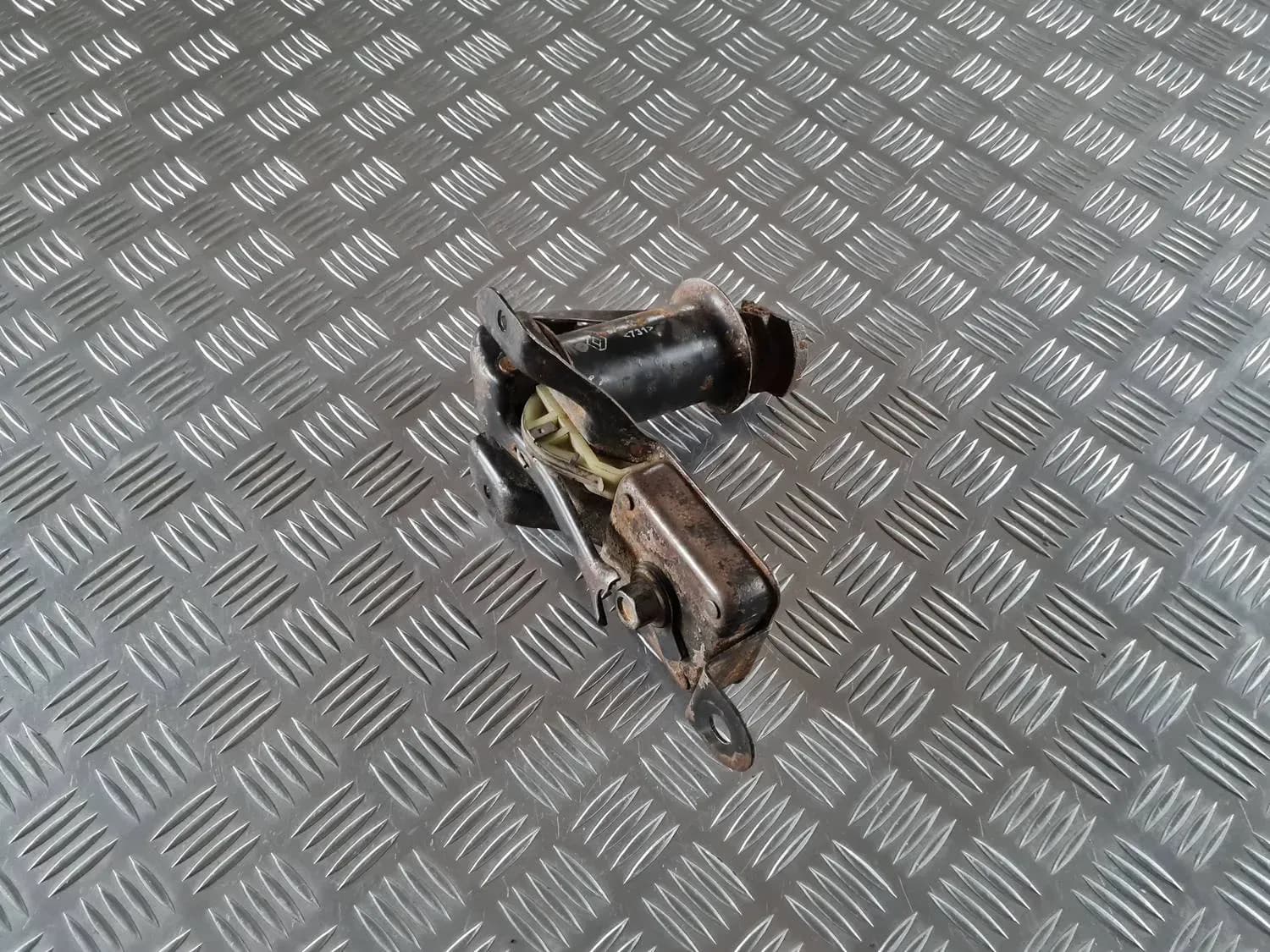 Mécanisme de levage du pneu de secours RENAULT SCENIC III 2011 - foto 4