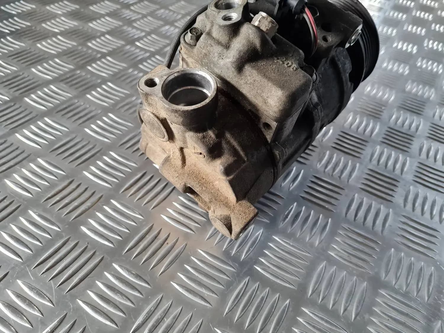 Compresseur de climatiseur AUDI A6 2008 - foto 2