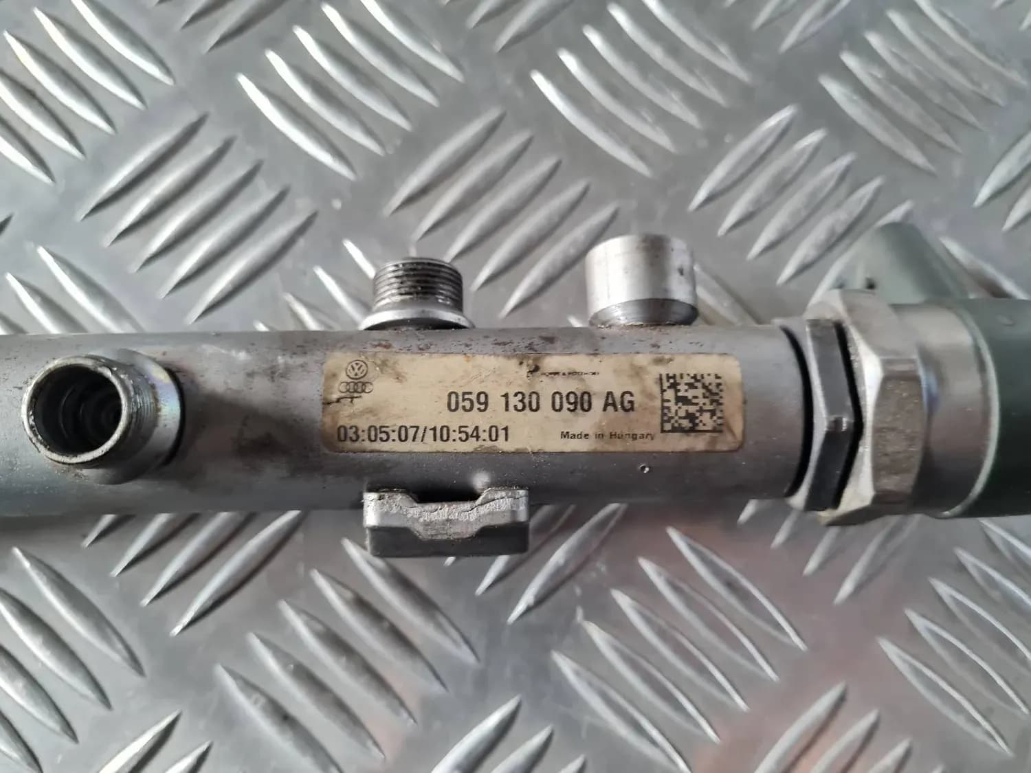 Tuyau de distribution de carburant AUDI A6 2008 - foto 2