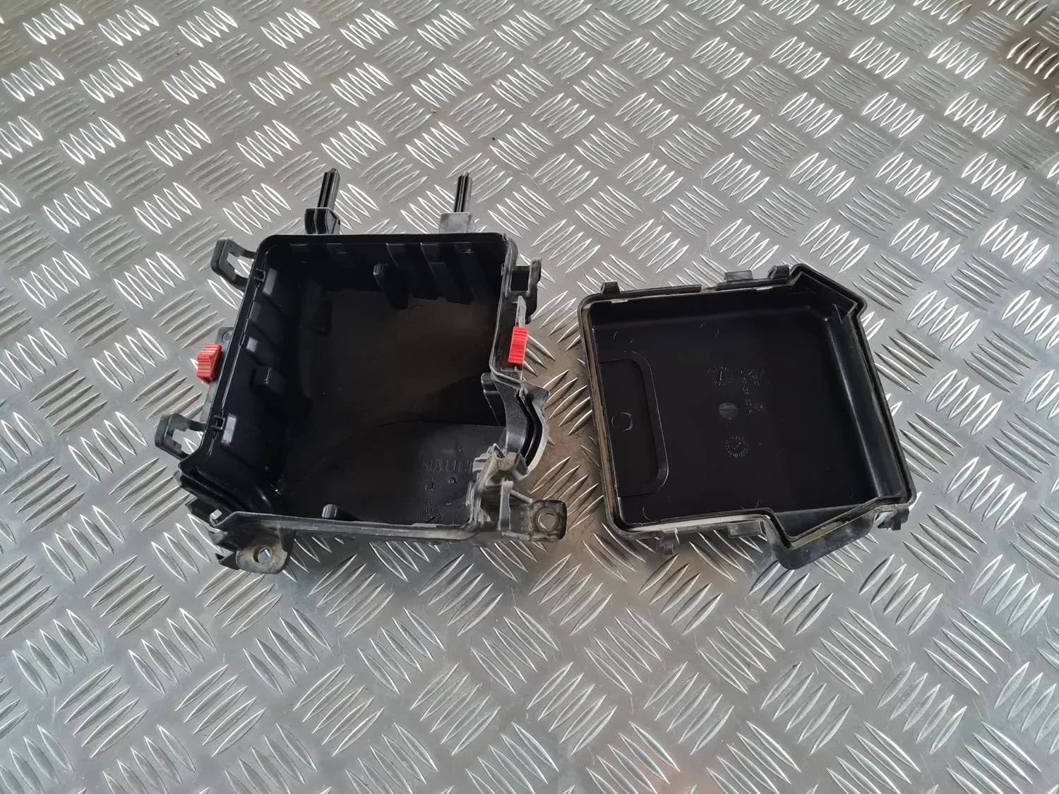 Boîtier de relais de fusibles RENAULT SCENIC III 2011 - foto 3