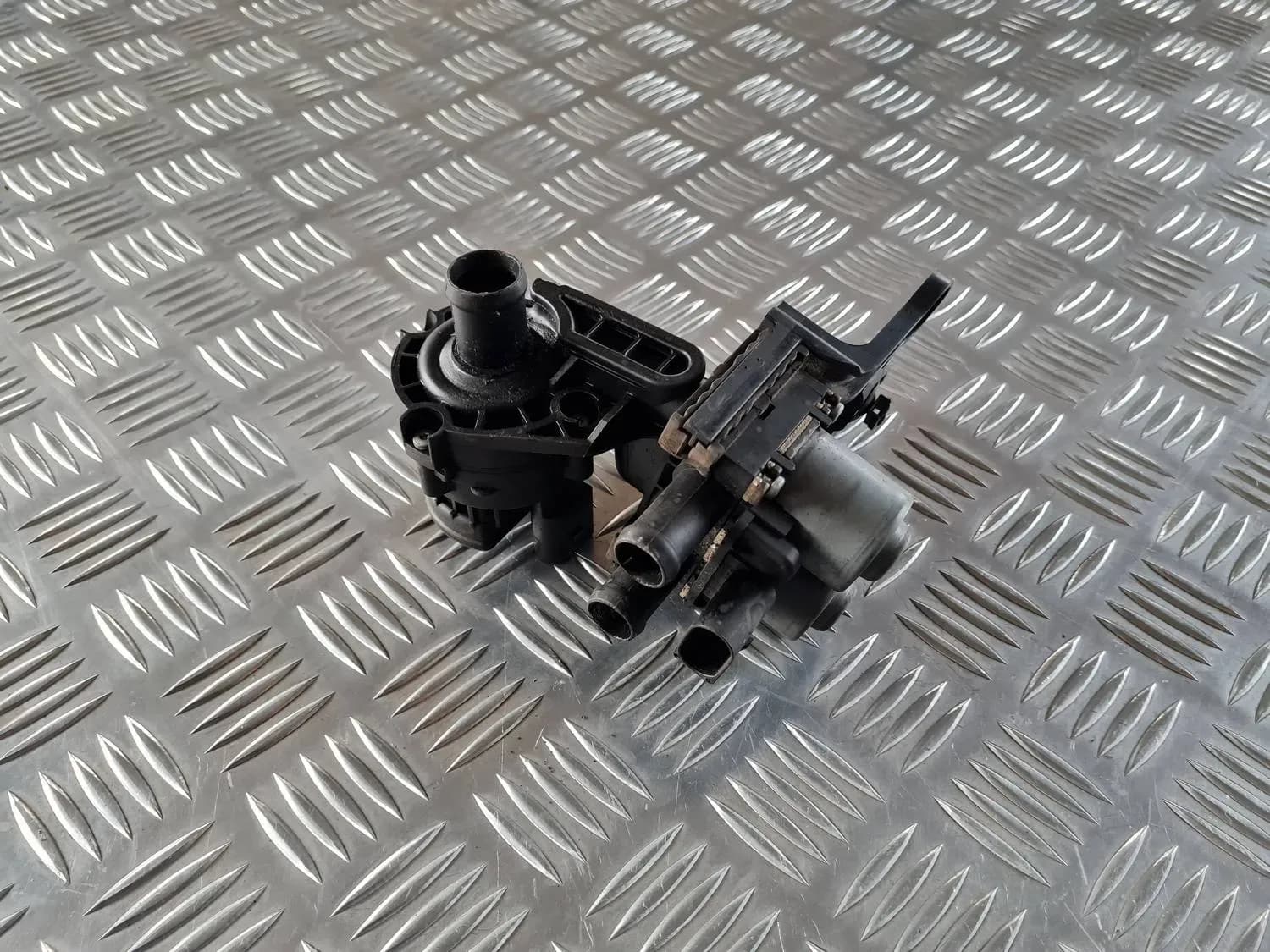 Vanne de radiateur de chauffage AUDI A6 2008 - foto 5