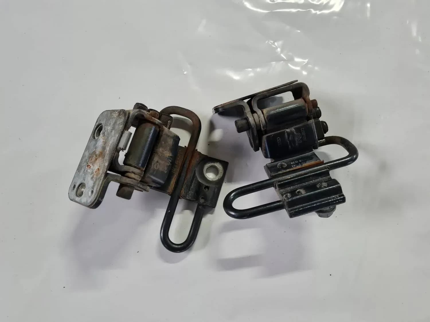 Charnière de porte AUDI A6 2008 - foto 3