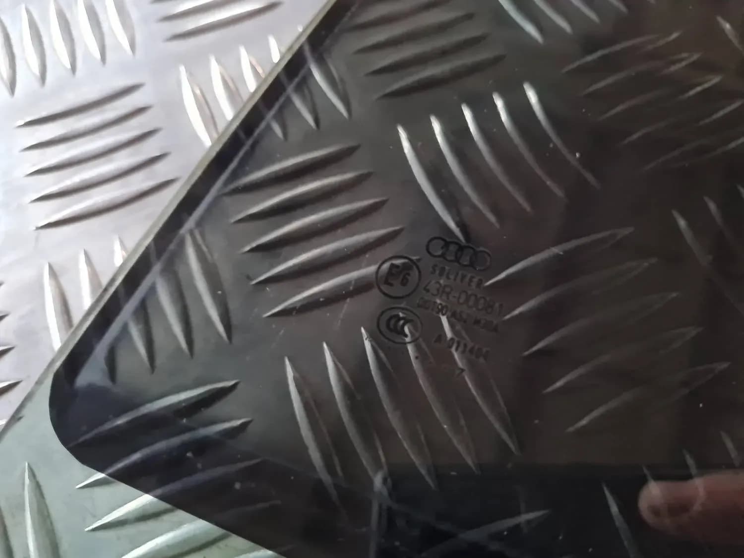 Vitre de la porte arrière gauche AUDI A6 2008 - foto 2