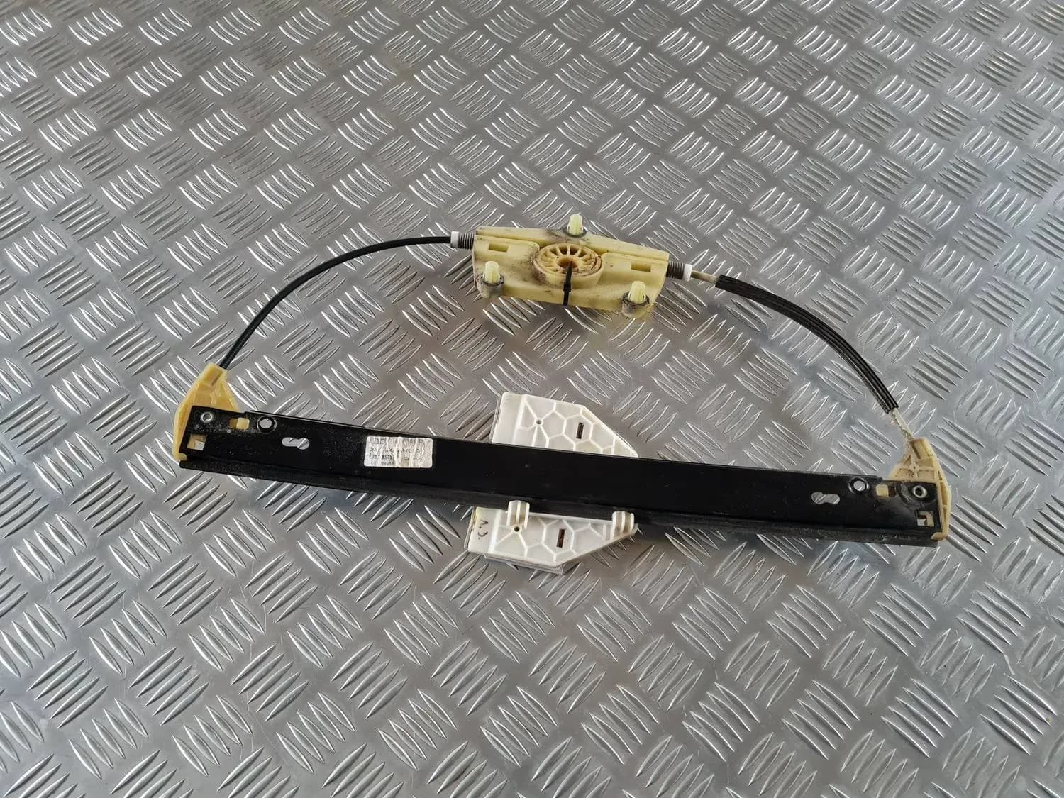 Mécanisme de levage du pare-brise arrière gauche AUDI A6 2008
