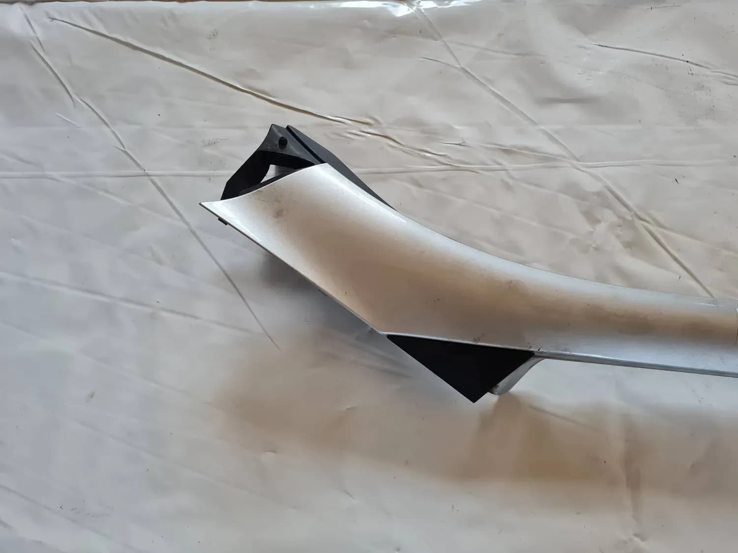 Couvercle de la jambe d'amortisseur avant RENAULT SCENIC III 2011 - foto 3
