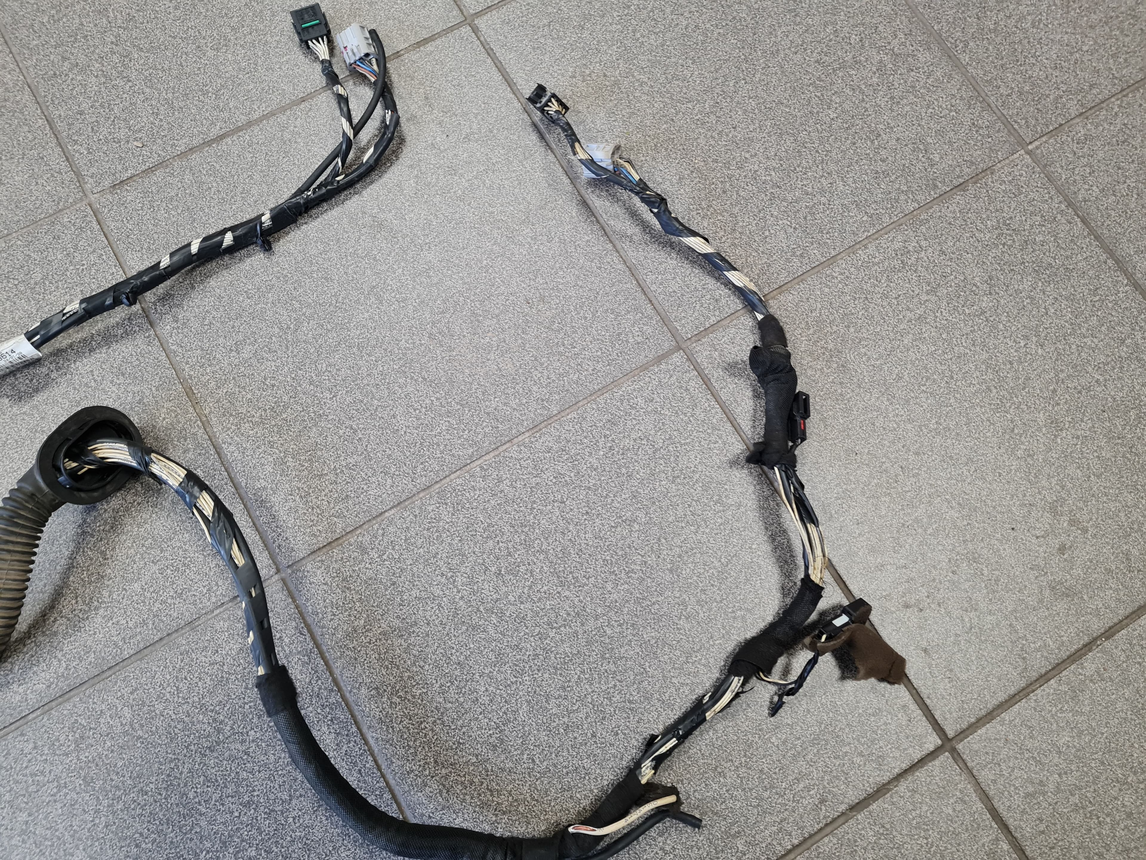 Fils du couvercle du coffre OPEL INSIGNIA SPORTS TOURER 2010 (C) - foto 2