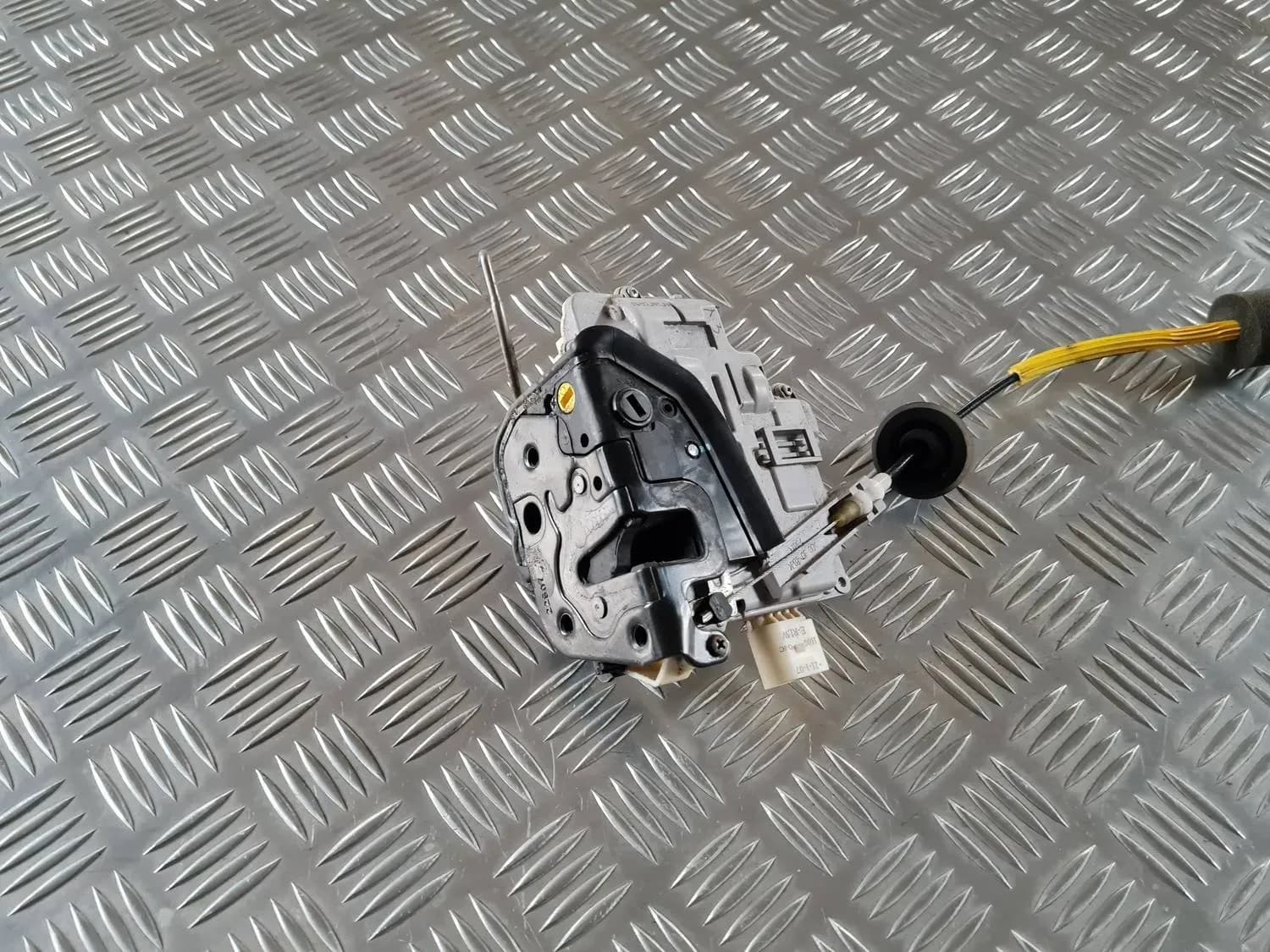 Serrure de la porte arrière gauche AUDI A6 2008 - foto 4