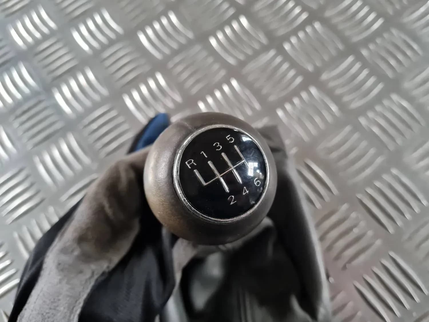 Revêtement en tissu du pommeau de levier de vitesse AUDI A6 2008 - foto 4