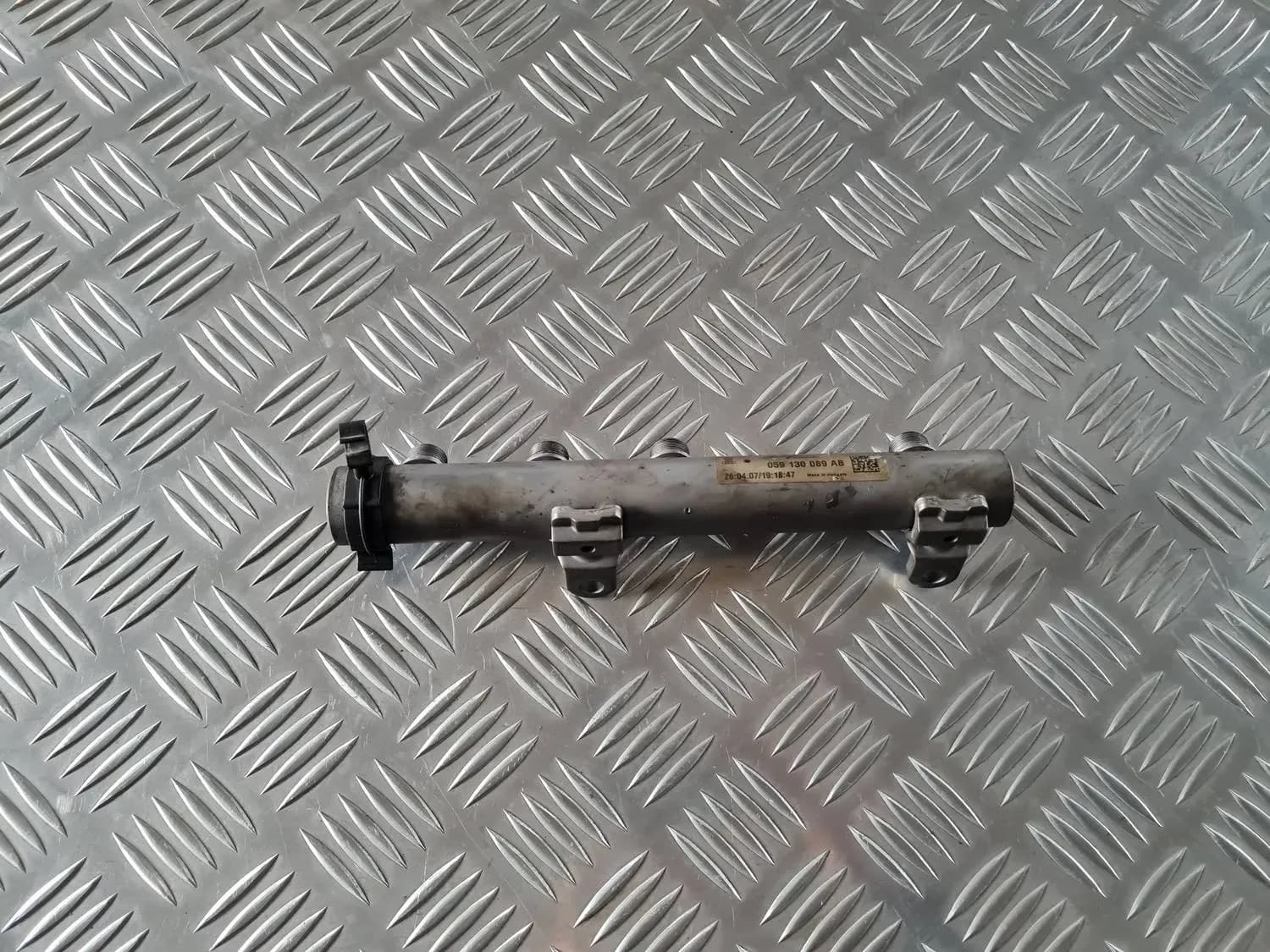 Tuyau de distribution de carburant AUDI A6 2008