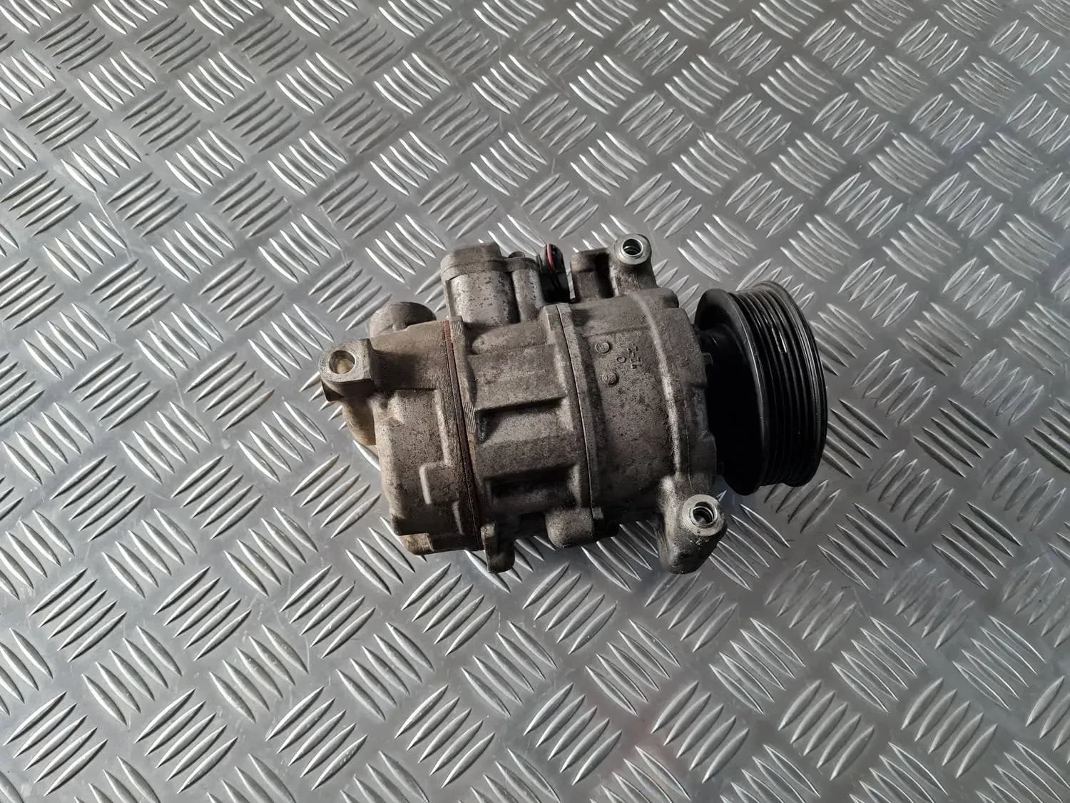 Compresseur de climatiseur AUDI A6 2008 - foto 7
