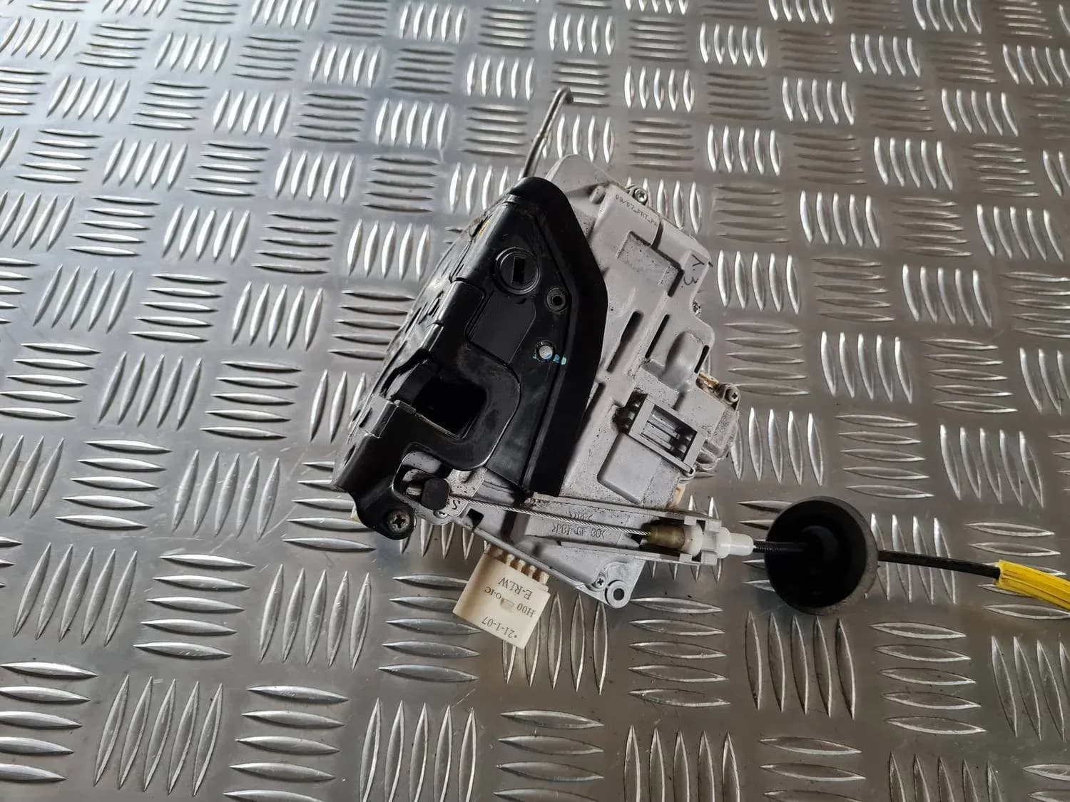 Serrure de la porte arrière gauche AUDI A6 2008 - foto 5
