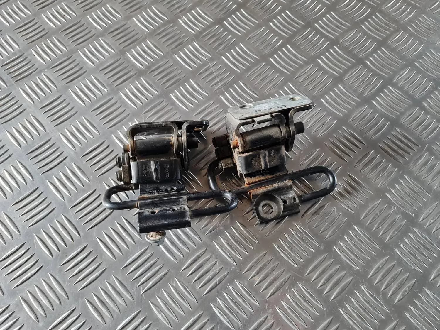 Charnière de porte AUDI A6 2008 - foto 2