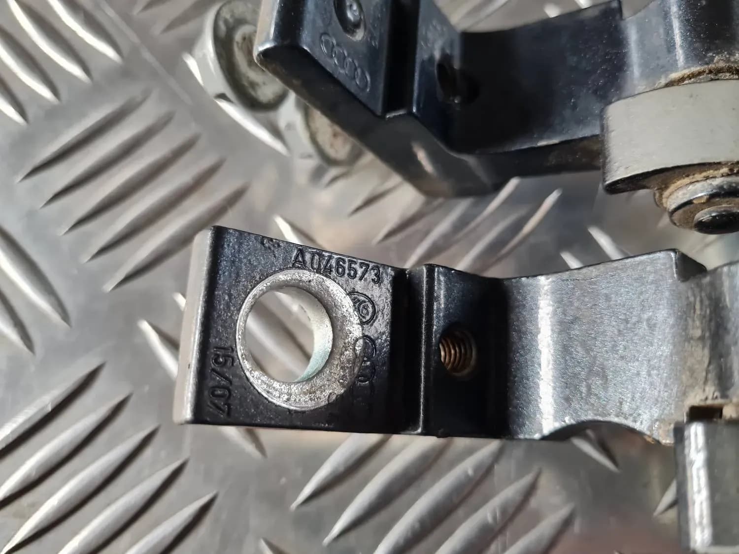 Charnière de porte AUDI A6 2008 - foto 4