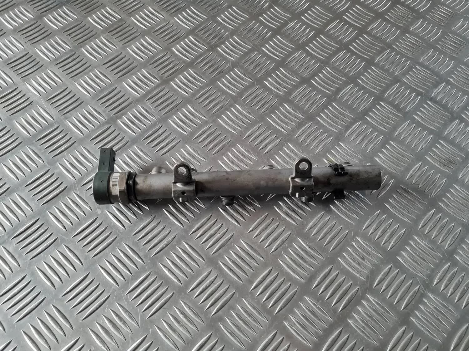 Tuyau de distribution de carburant AUDI A6 2008 - foto 3