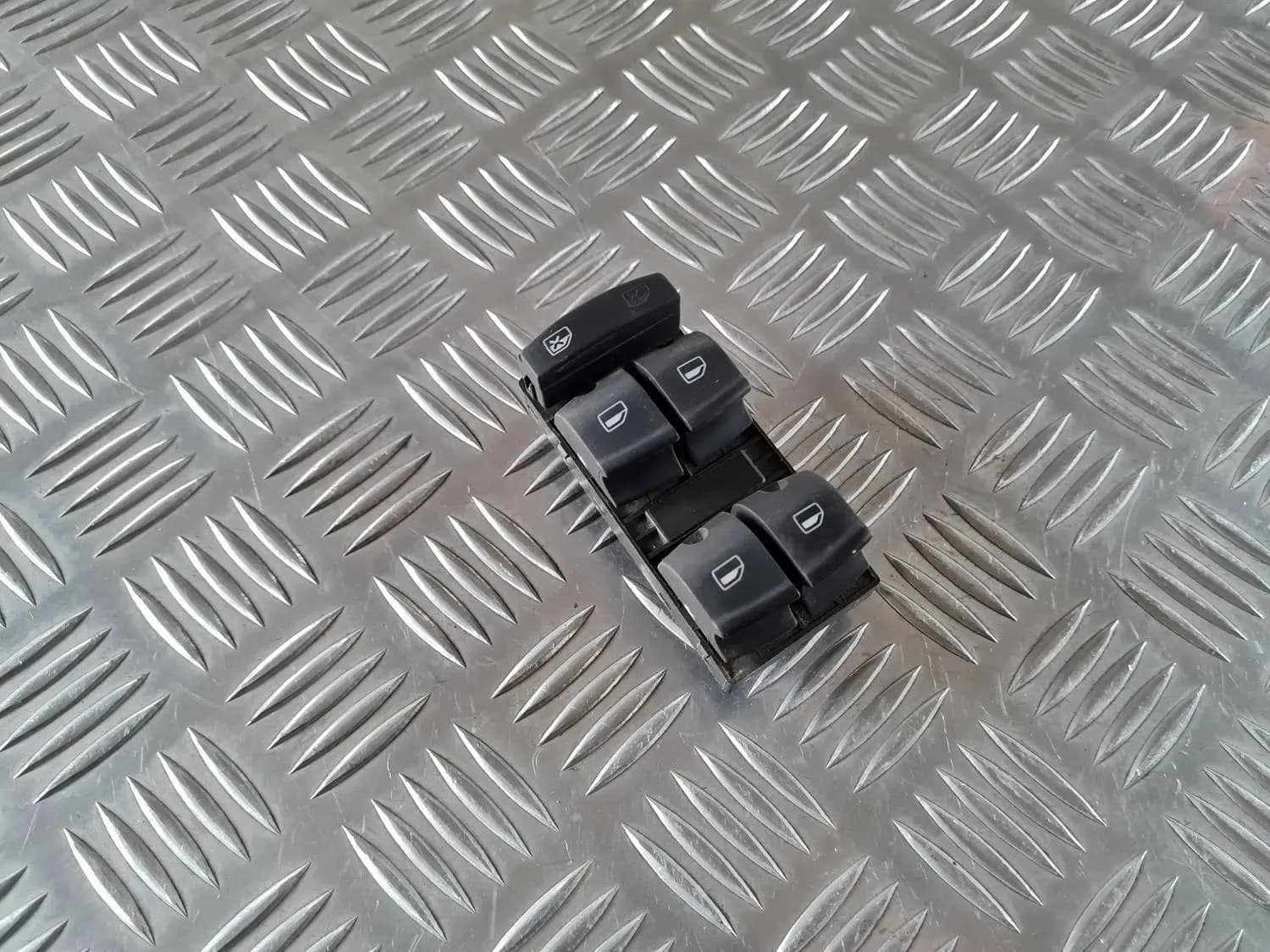 Boutons du commutateur de la porte du conducteur AUDI A6 2008 - foto 2