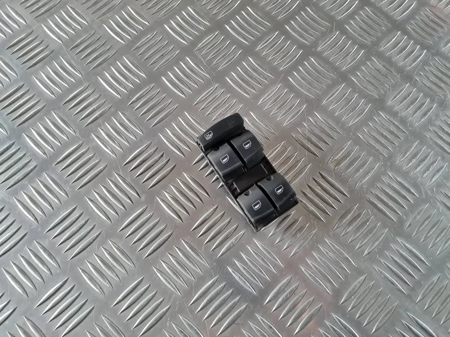 Boutons du commutateur de la porte du conducteur AUDI A6 2008 - foto 1