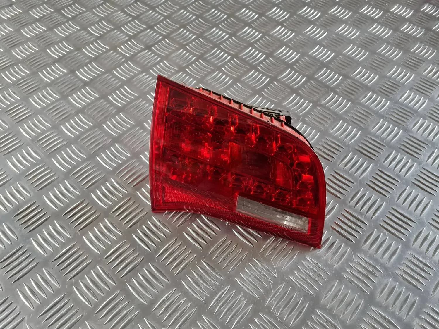 Lampe du couvercle de coffre gauche AUDI A6 2008