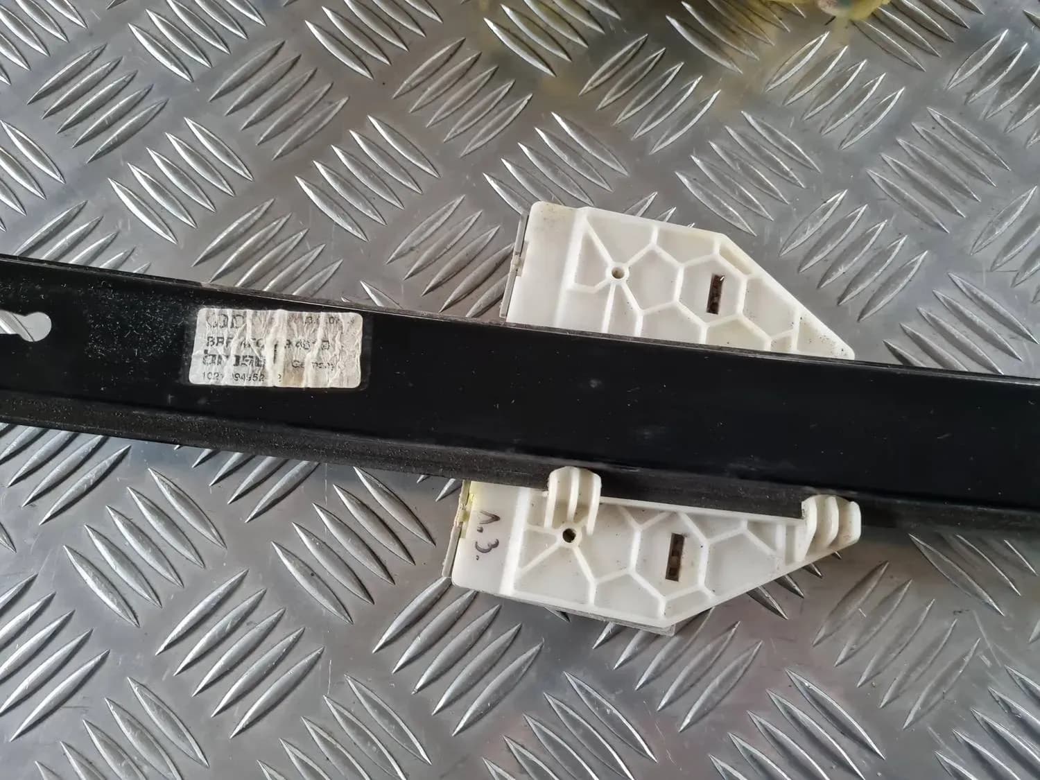 Mécanisme de levage du pare-brise arrière gauche AUDI A6 2008 - foto 2