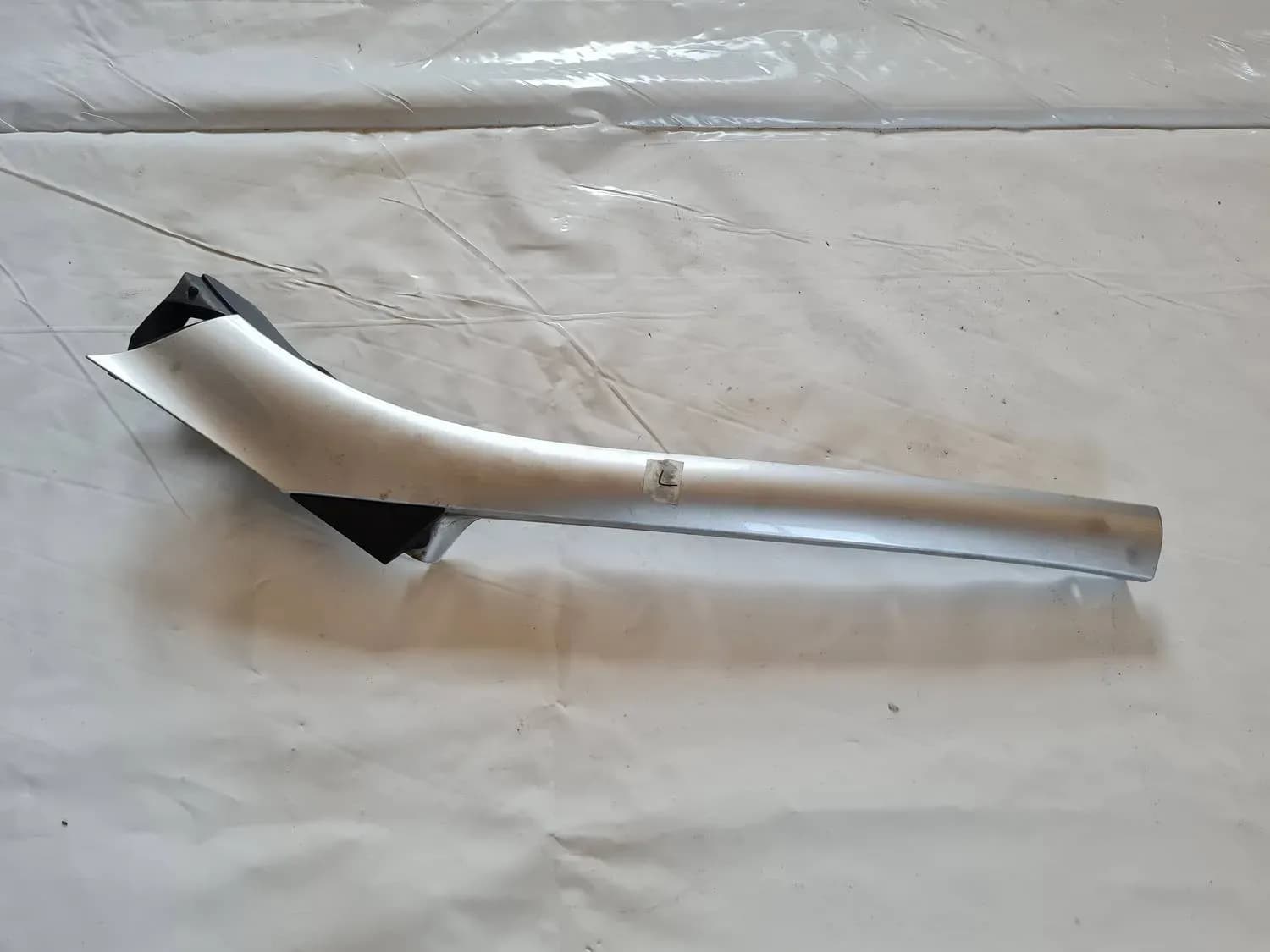 Couvercle de la jambe d'amortisseur avant RENAULT SCENIC III 2011 - foto 1