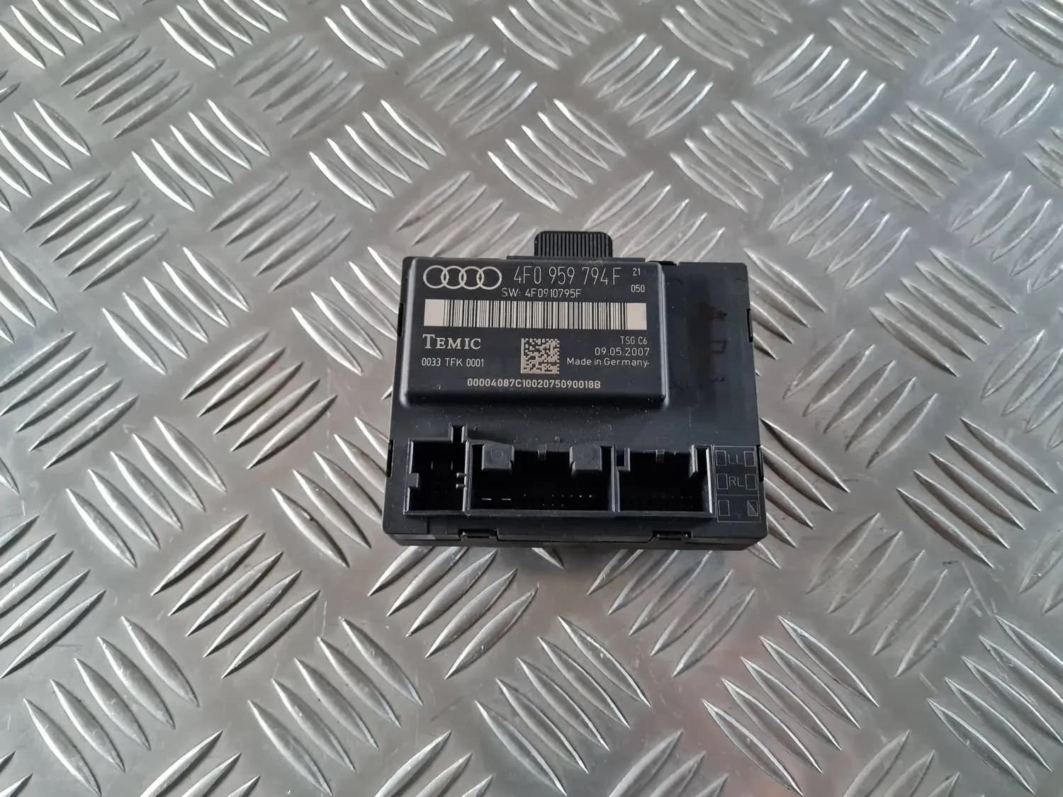 Unité de commande pour la porte arrière droite AUDI A6 2008