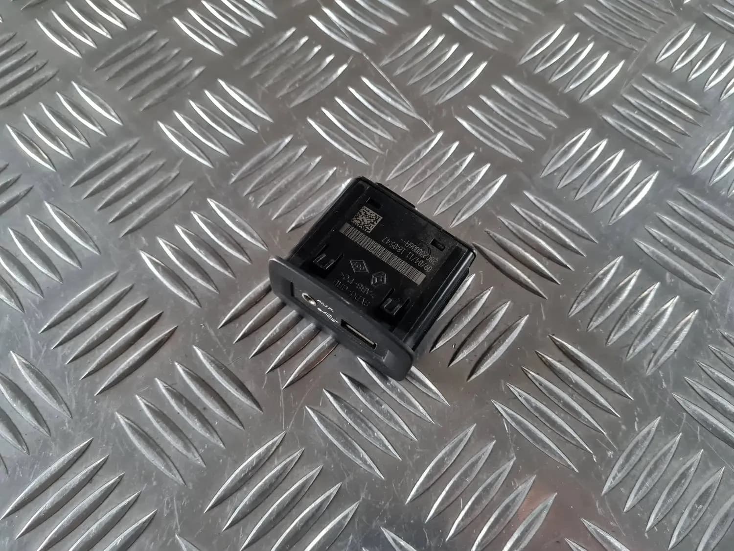 Adaptateur USB/AUX RENAULT SCENIC III 2011 - foto 3