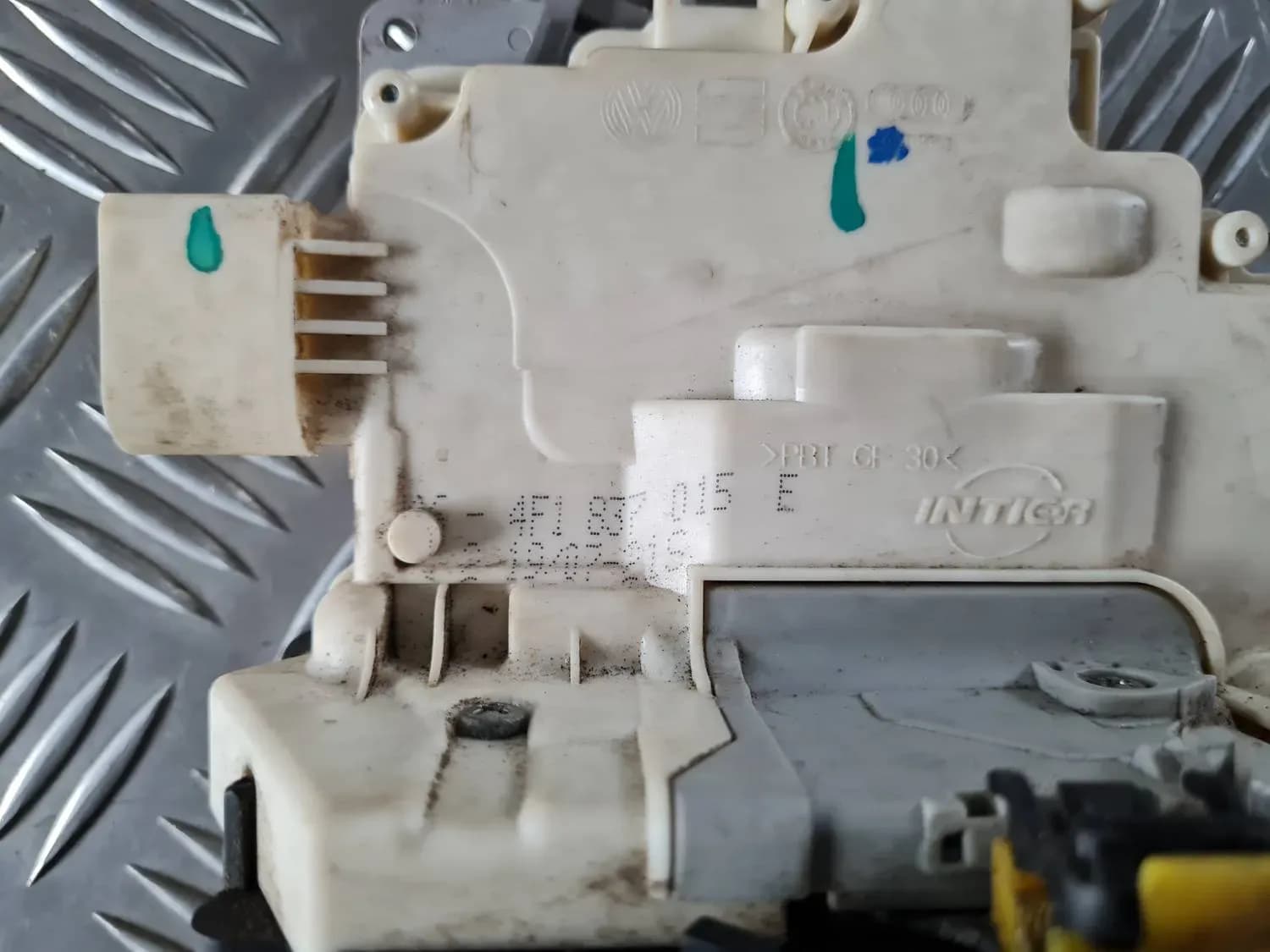 Serrure de la porte avant gauche AUDI A6 2008 - foto 5