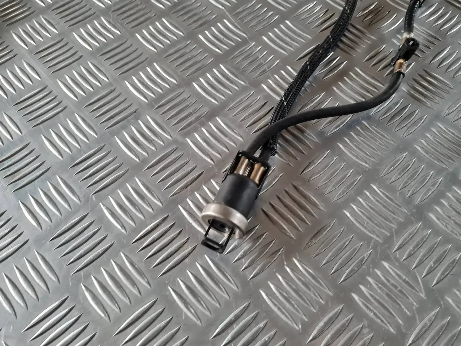 Tuyau de retour du carburant AUDI A6 2008 - foto 3