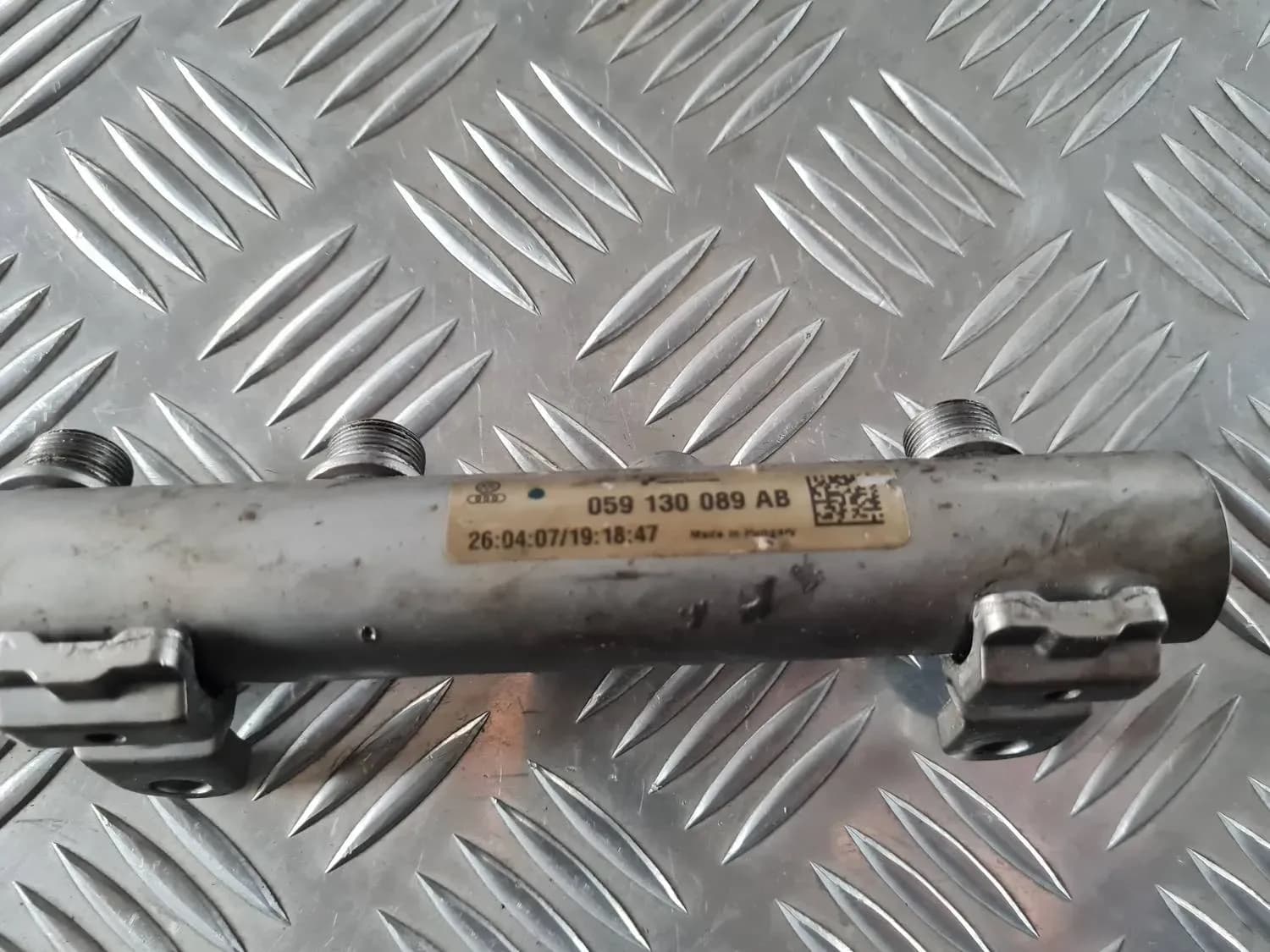 Tuyau de distribution de carburant AUDI A6 2008 - foto 2