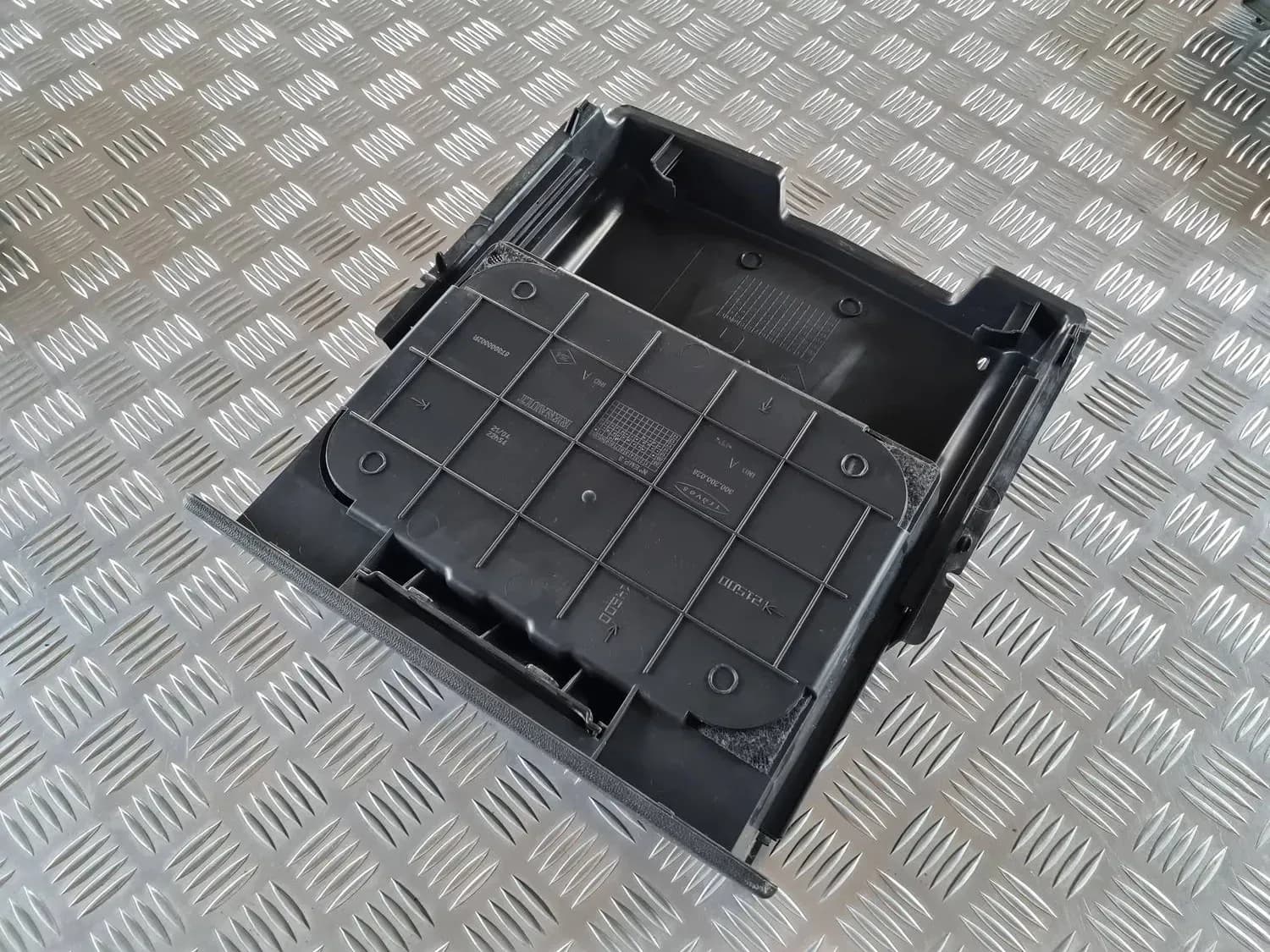 Compartiment de rangement dans le plancher RENAULT SCENIC III 2011 - foto 1