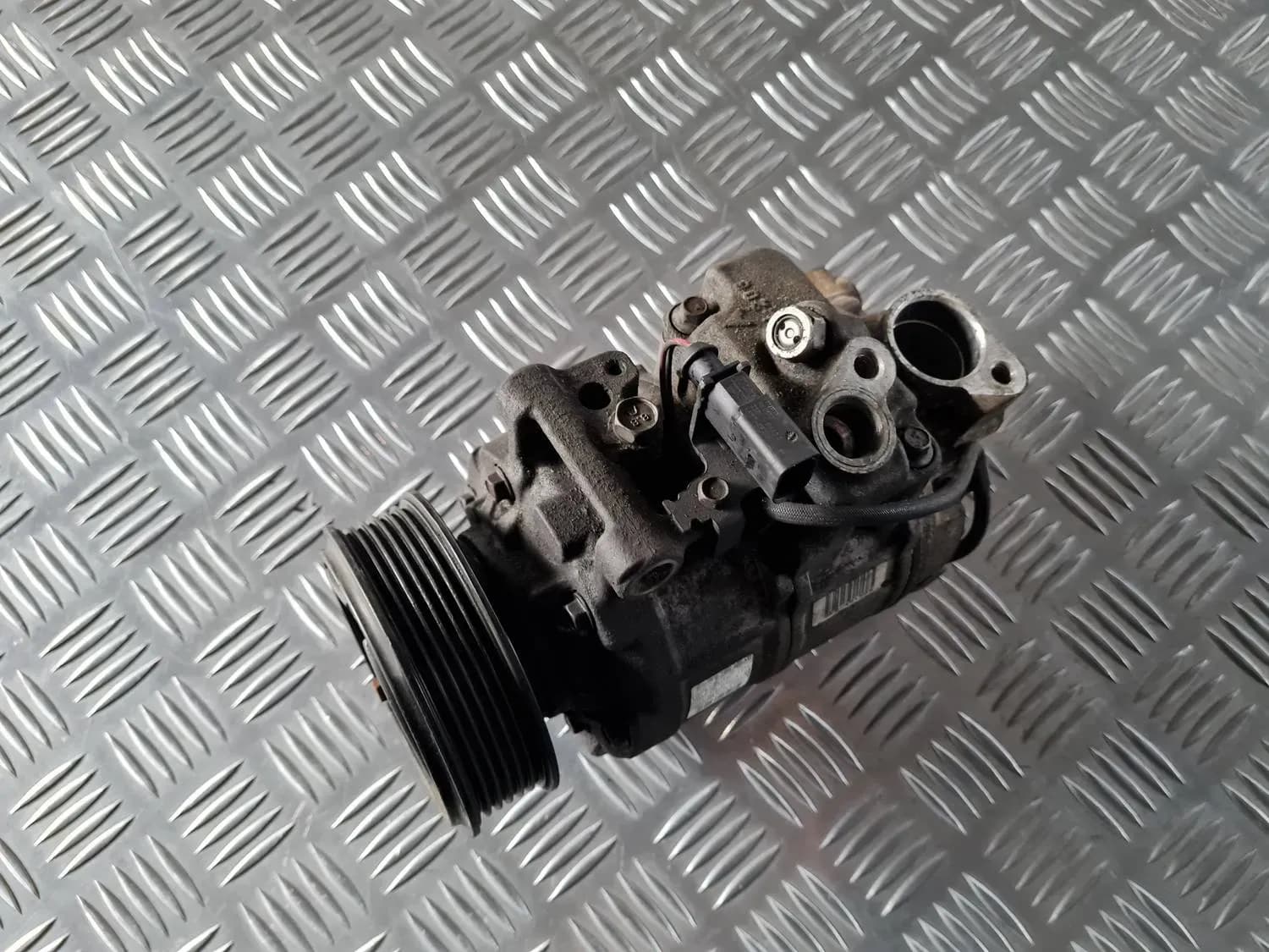 Compresseur de climatiseur AUDI A6 2008 - foto 4