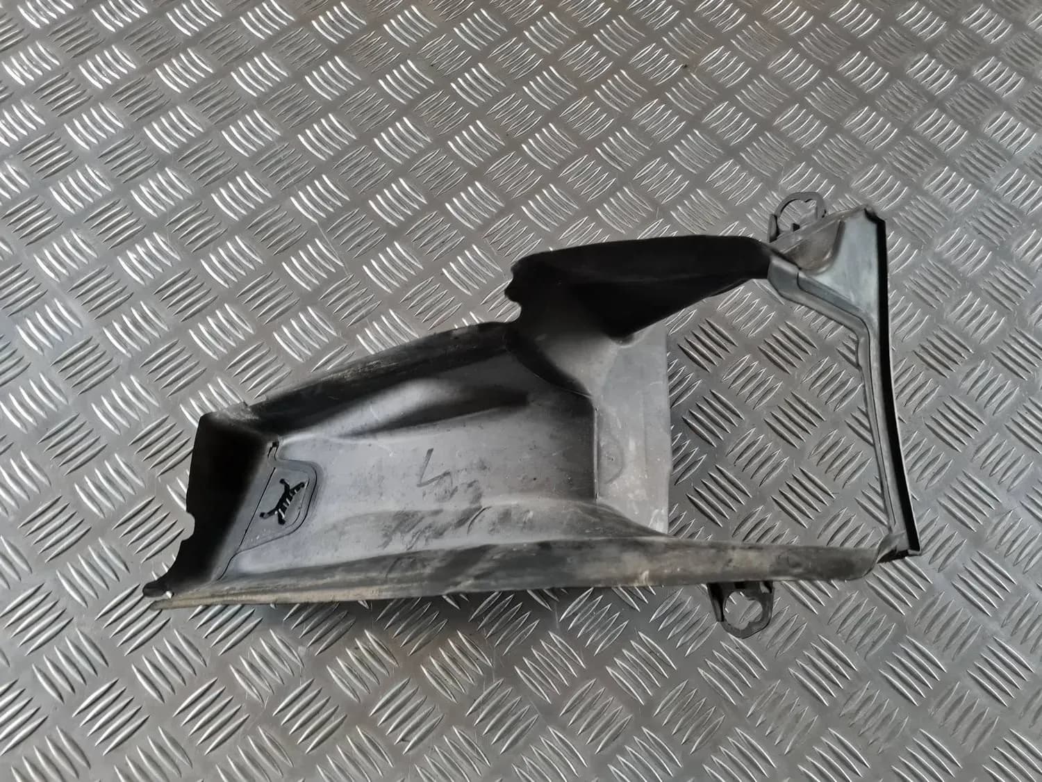 Déflecteur d'entrée d'air, gauche AUDI A6 2008 - foto 1