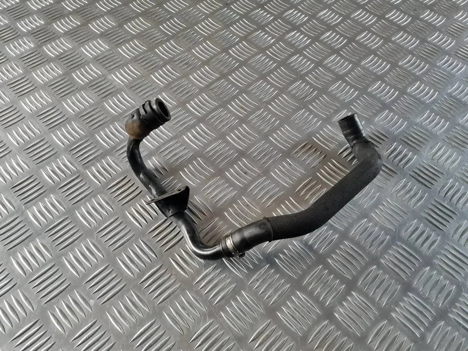 Tuyau d'aération du puisard AUDI A6 2008 - foto 1