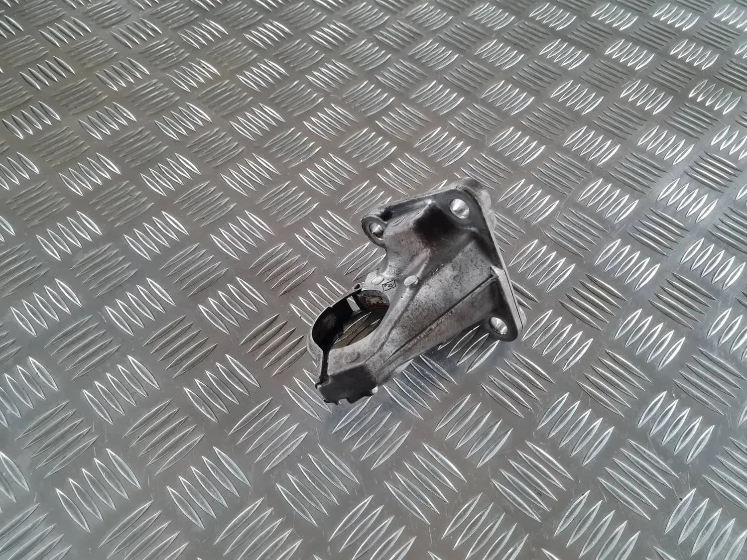 Support demi-essieu avant RENAULT SCENIC III 2011 - foto 2