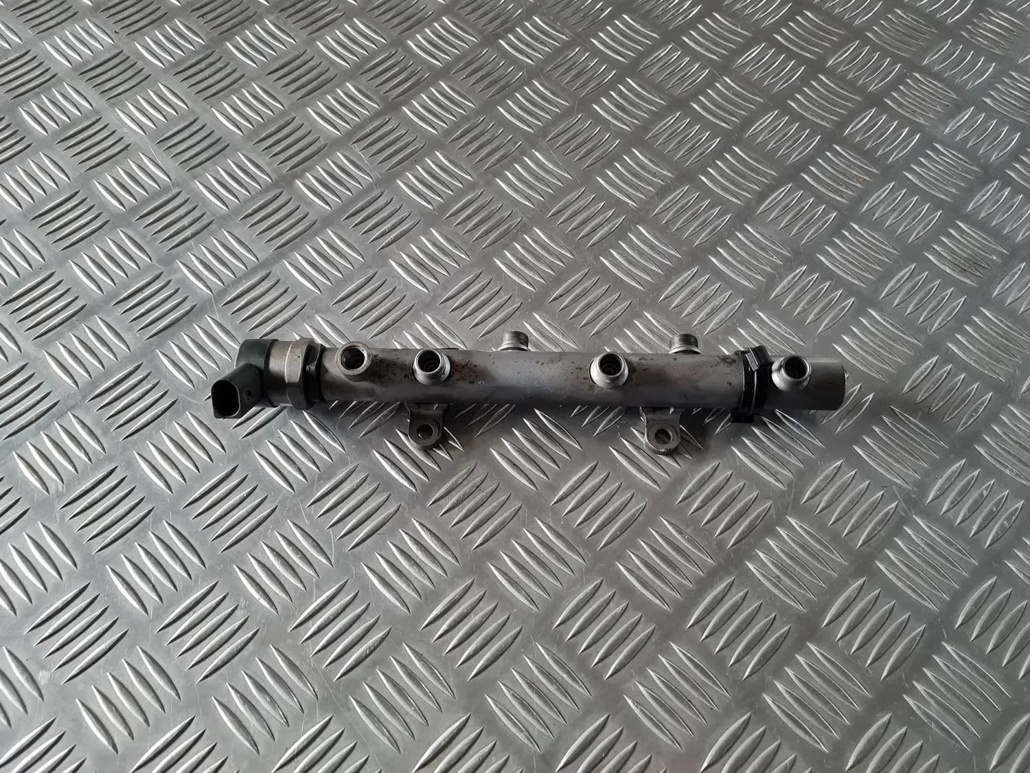 Tuyau de distribution de carburant AUDI A6 2008