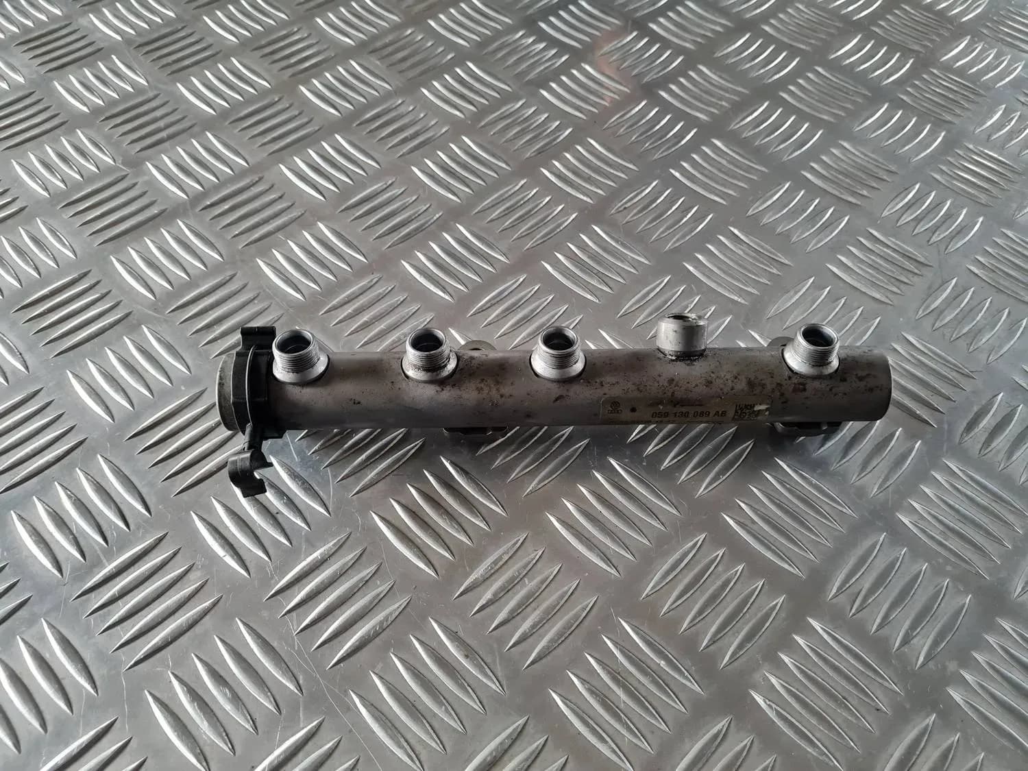 Tuyau de distribution de carburant AUDI A6 2008 - foto 4