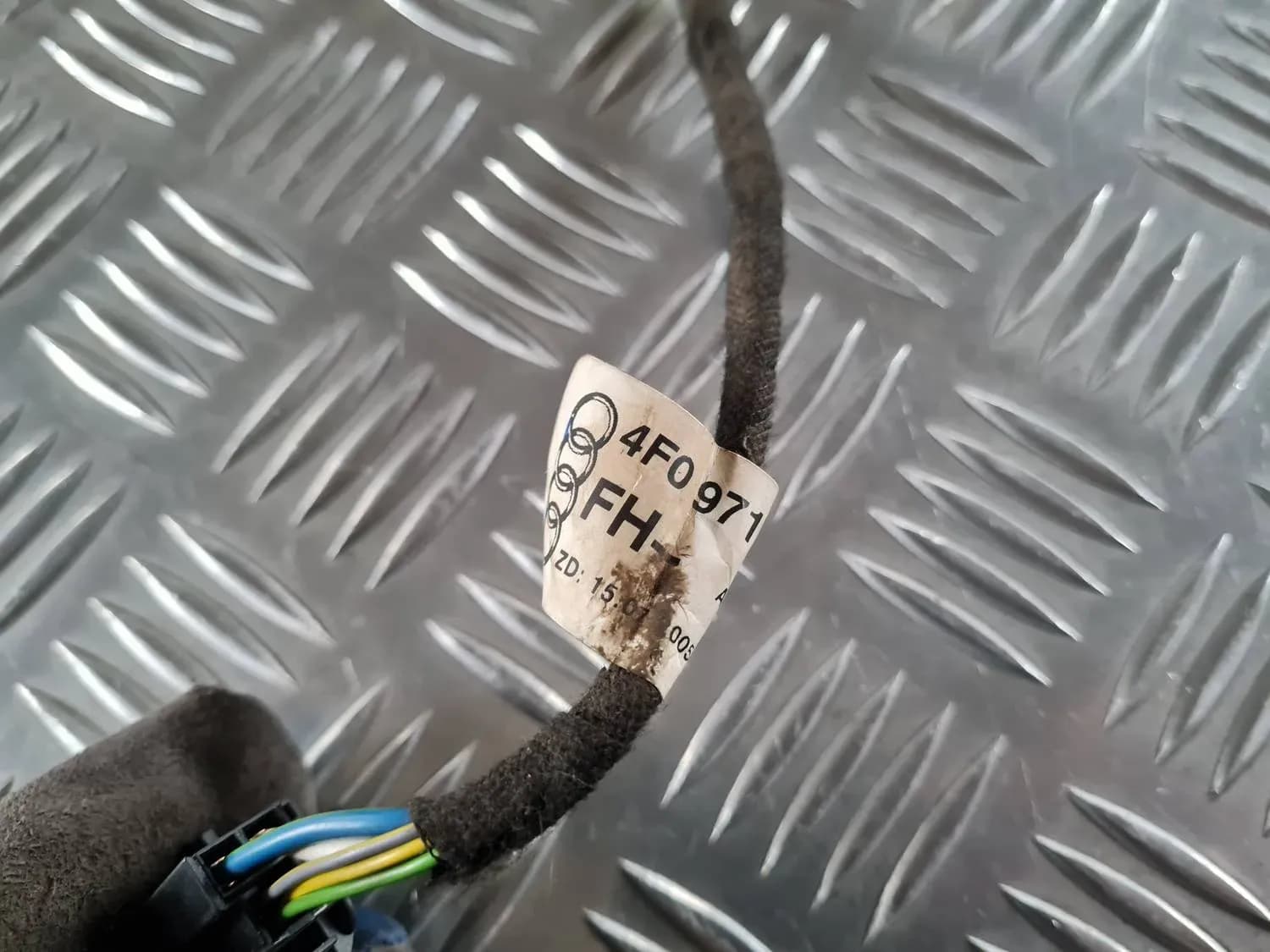 Fil du moteur de lève-vitre électrique AUDI A6 2008 - foto 2