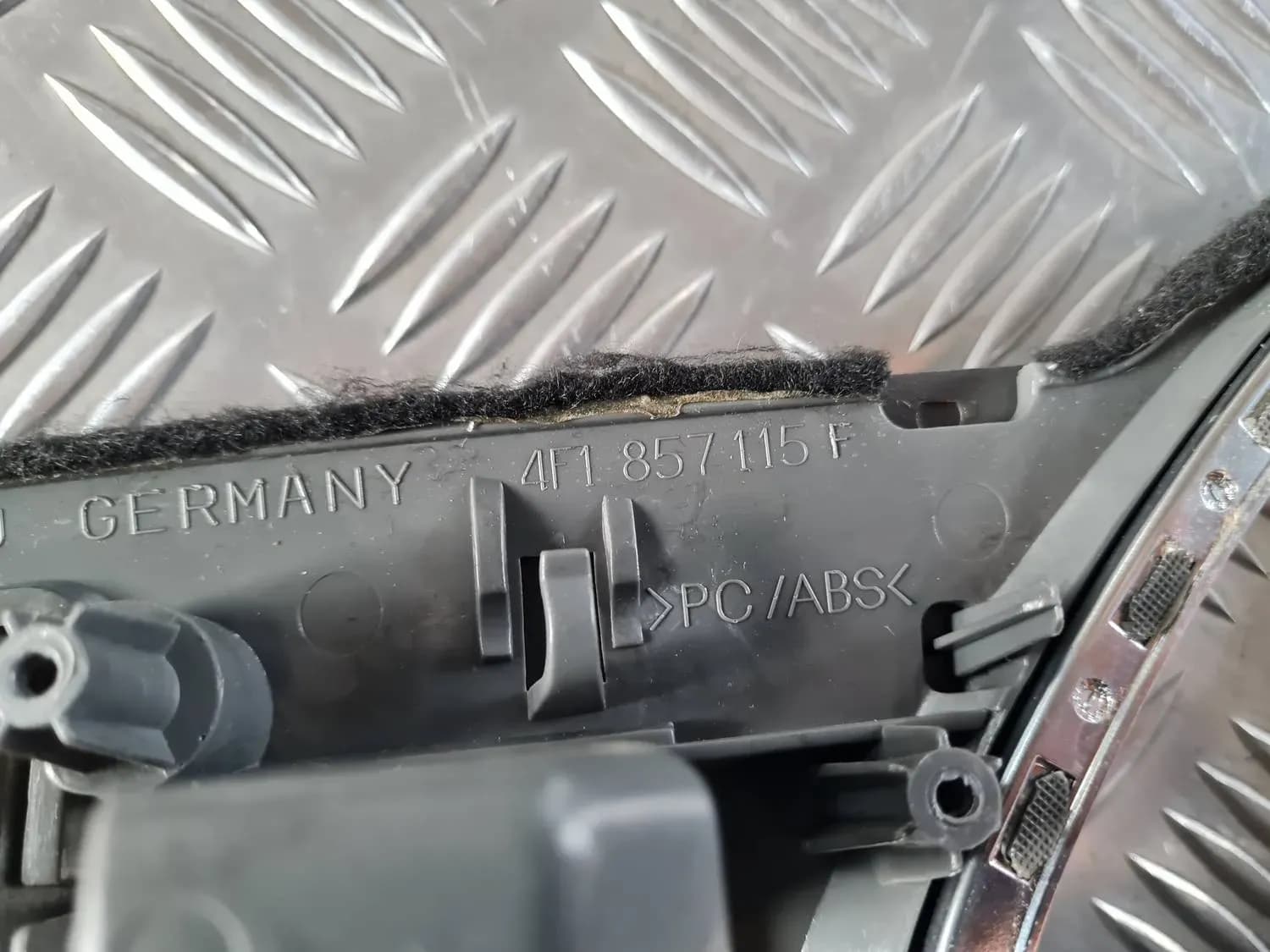 Couvercle du compteur de vitesse AUDI A6 2008 - foto 2