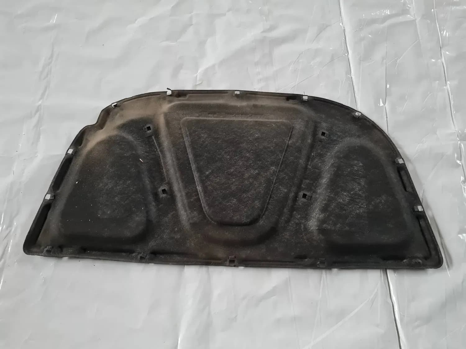 Isolation acoustique du couvercle AUDI A6 2008