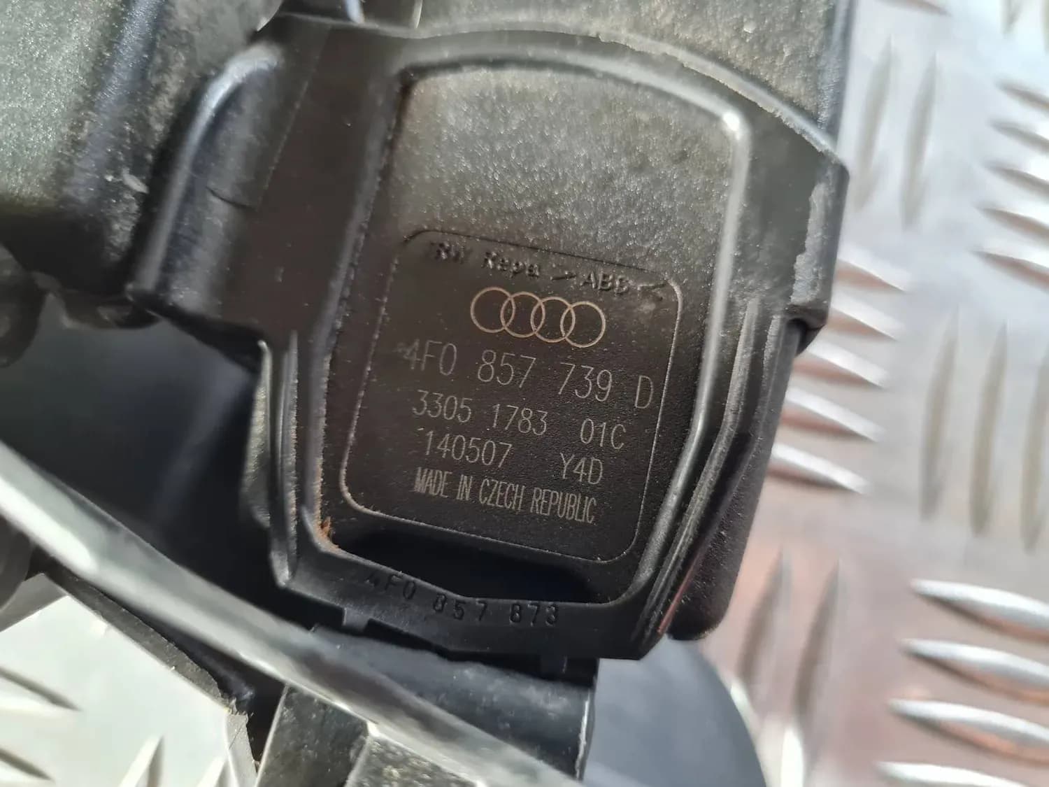 Boucle de ceinture double à l'arrière AUDI A6 2008 - foto 4