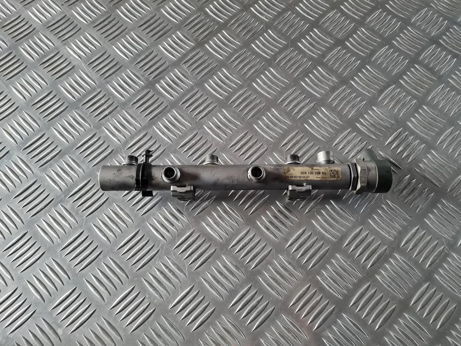 Tuyau de distribution de carburant AUDI A6 2008 - foto 4