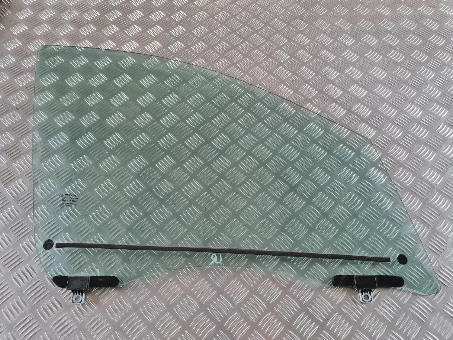 Vitre de la porte avant droite RENAULT SCENIC III 2011