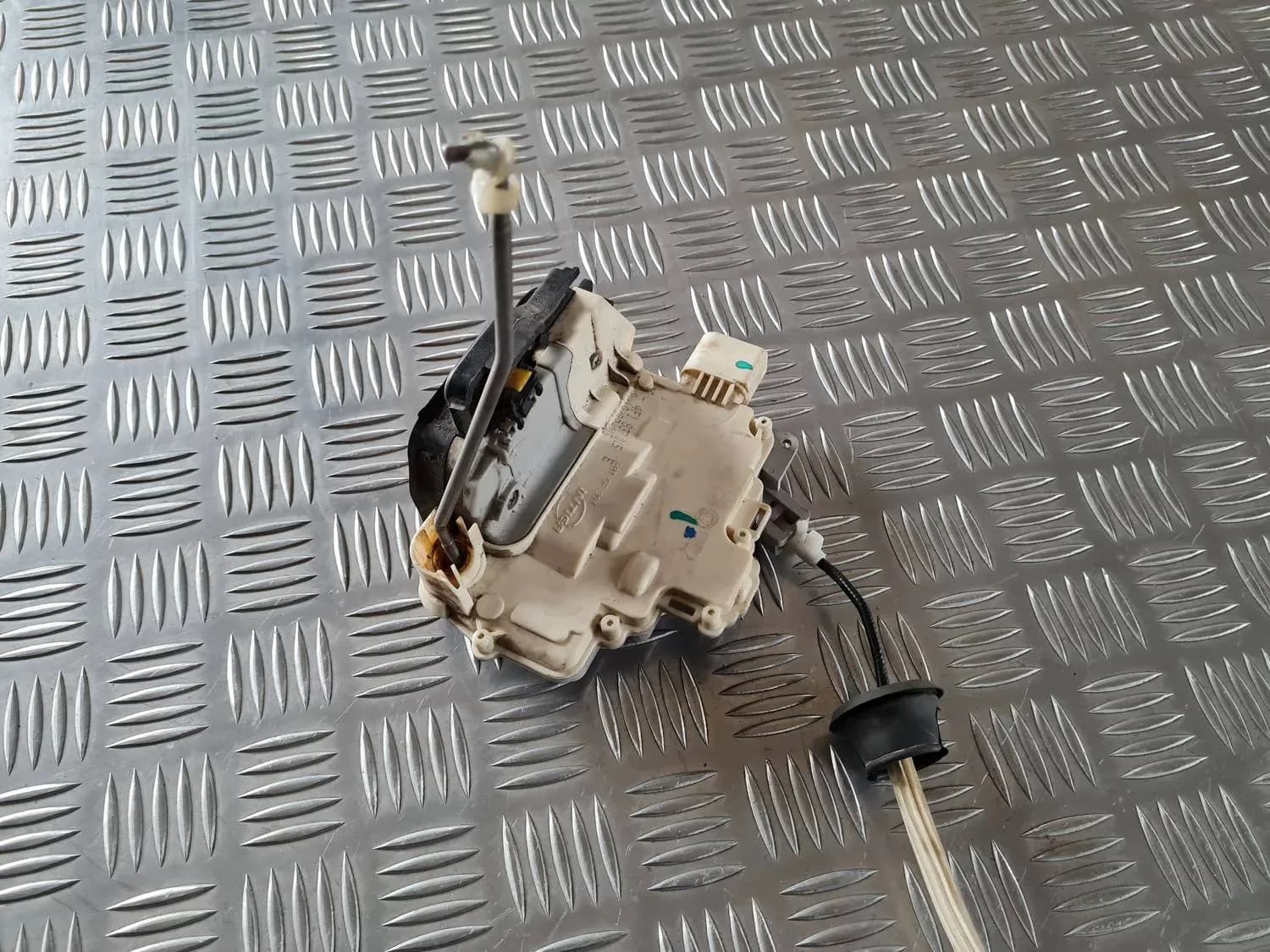 Serrure de la porte avant gauche AUDI A6 2008 - foto 3