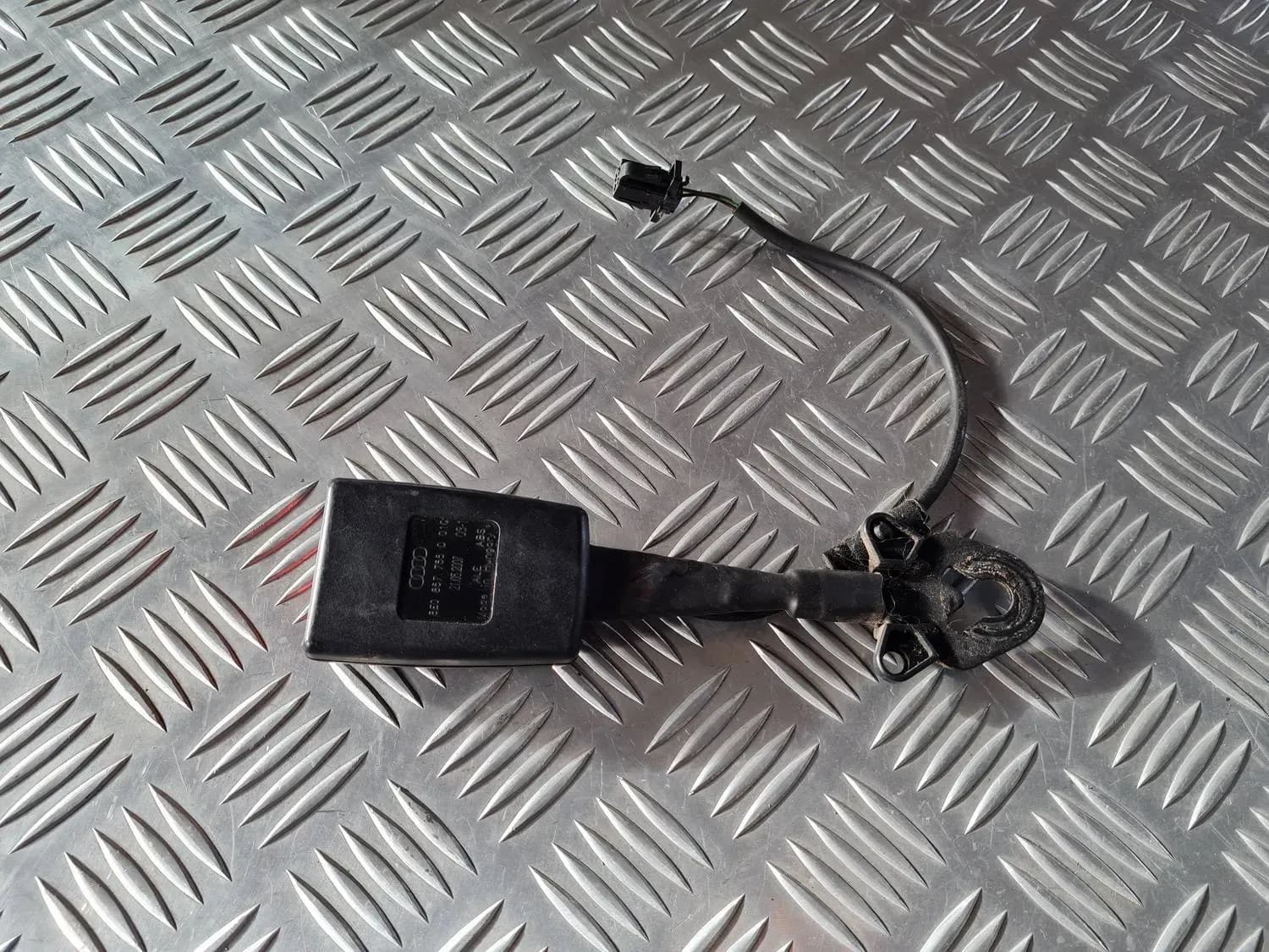 Boucle de ceinture de sécurité avant AUDI A6 2008 - foto 2