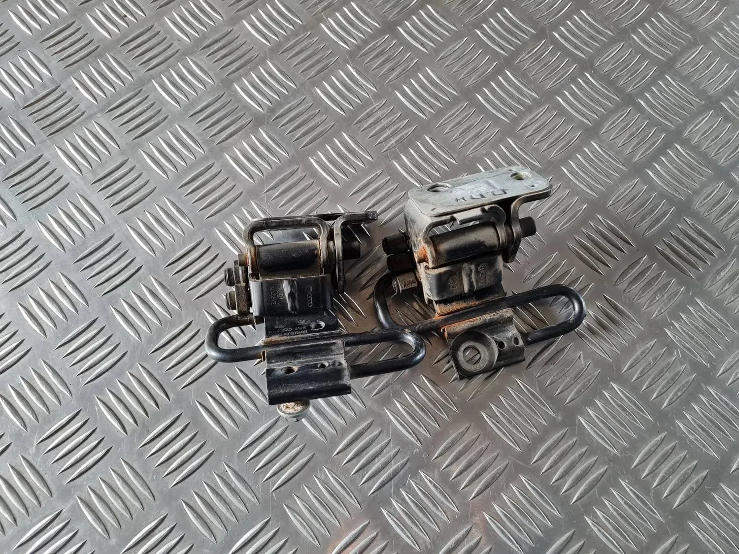 Charnière de porte AUDI A6 2008 - foto 4