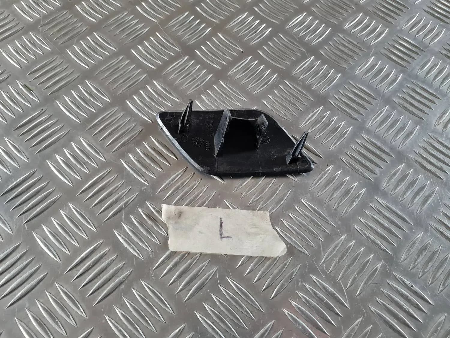 Couvercle de la buse de lave-phares AUDI A6 2008 - foto 3