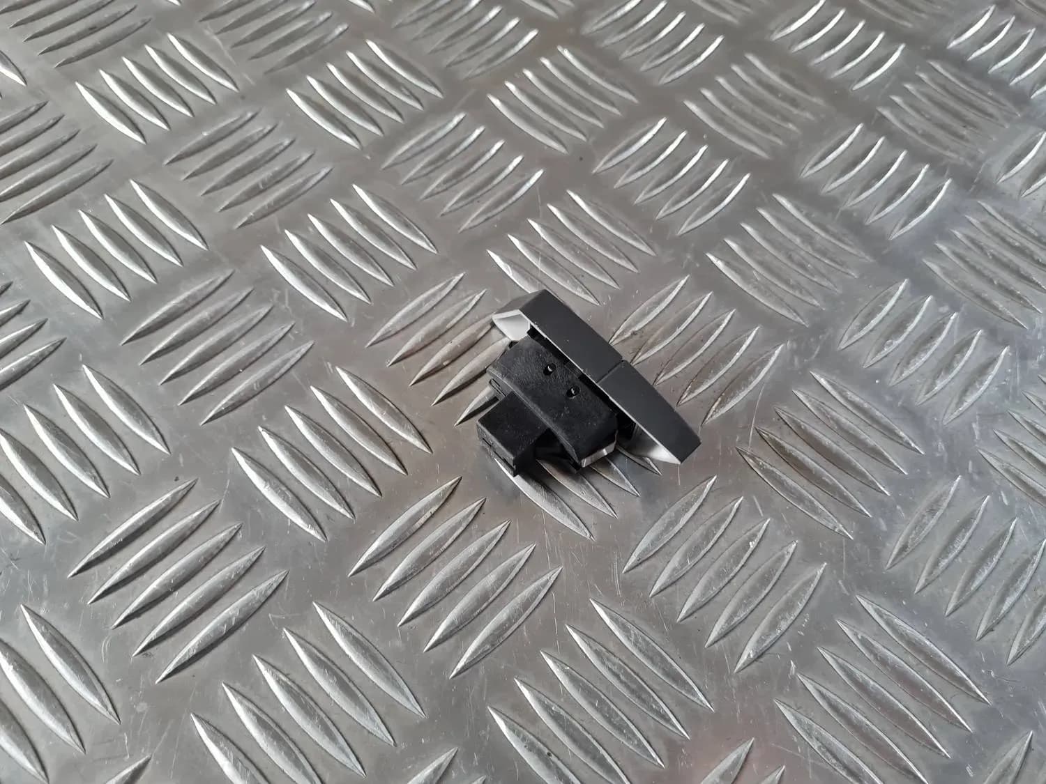 Bouton d'ouverture/fermeture AUDI A6 2008 - foto 2