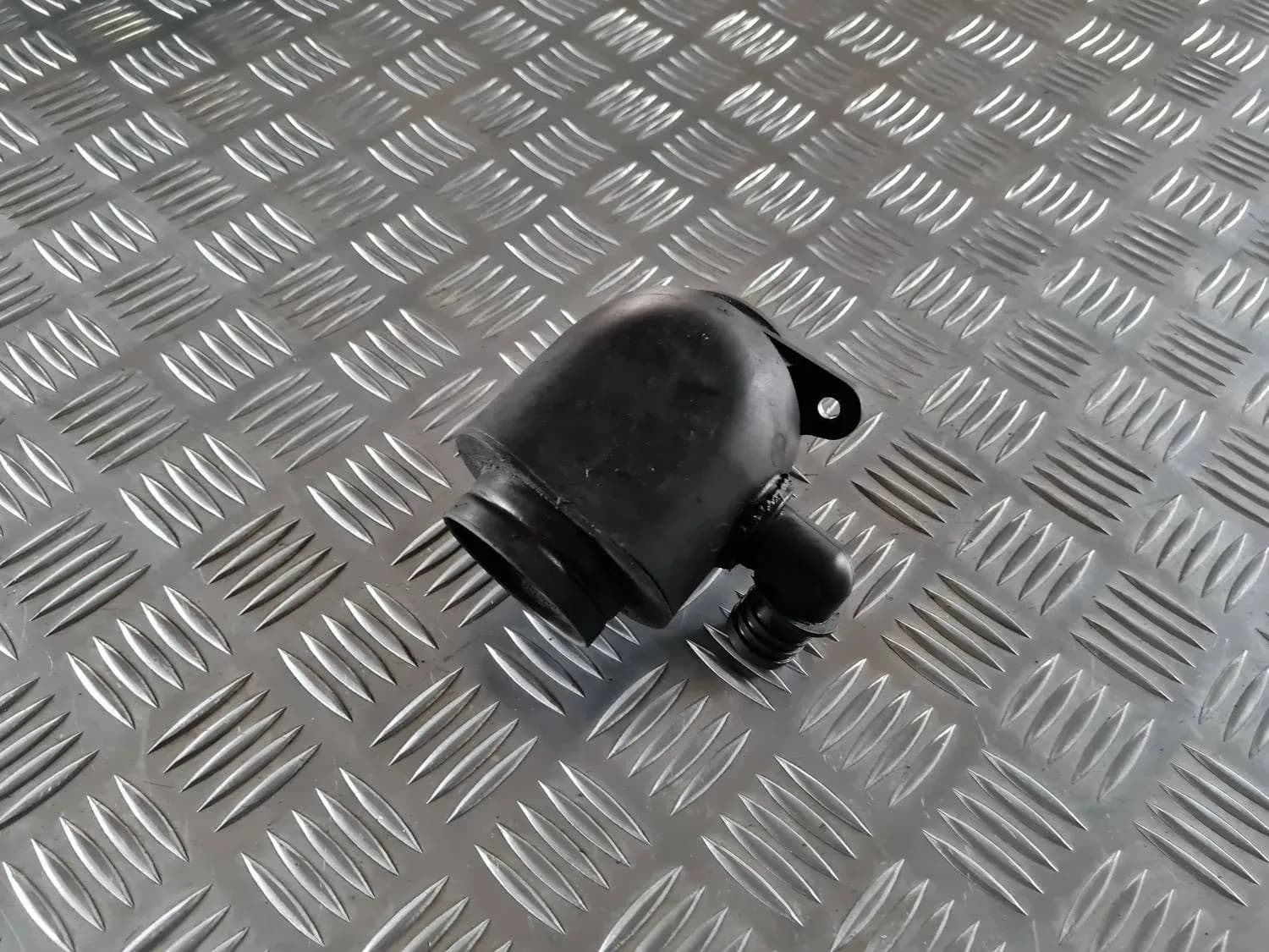 Résonateur de filtre à air AUDI A6 2008 - foto 1